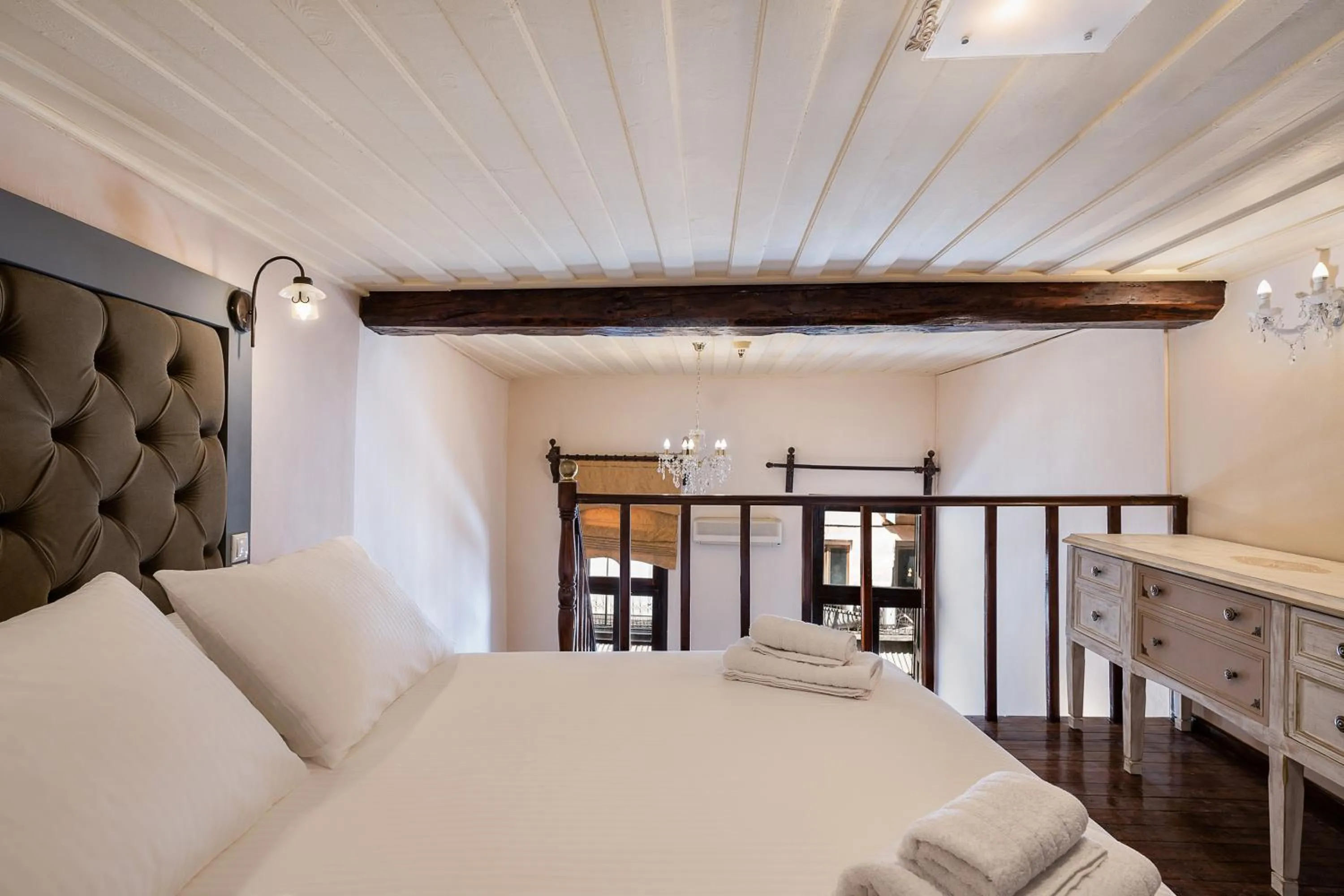 Photo of the whole room, Bed in Old Town Suites