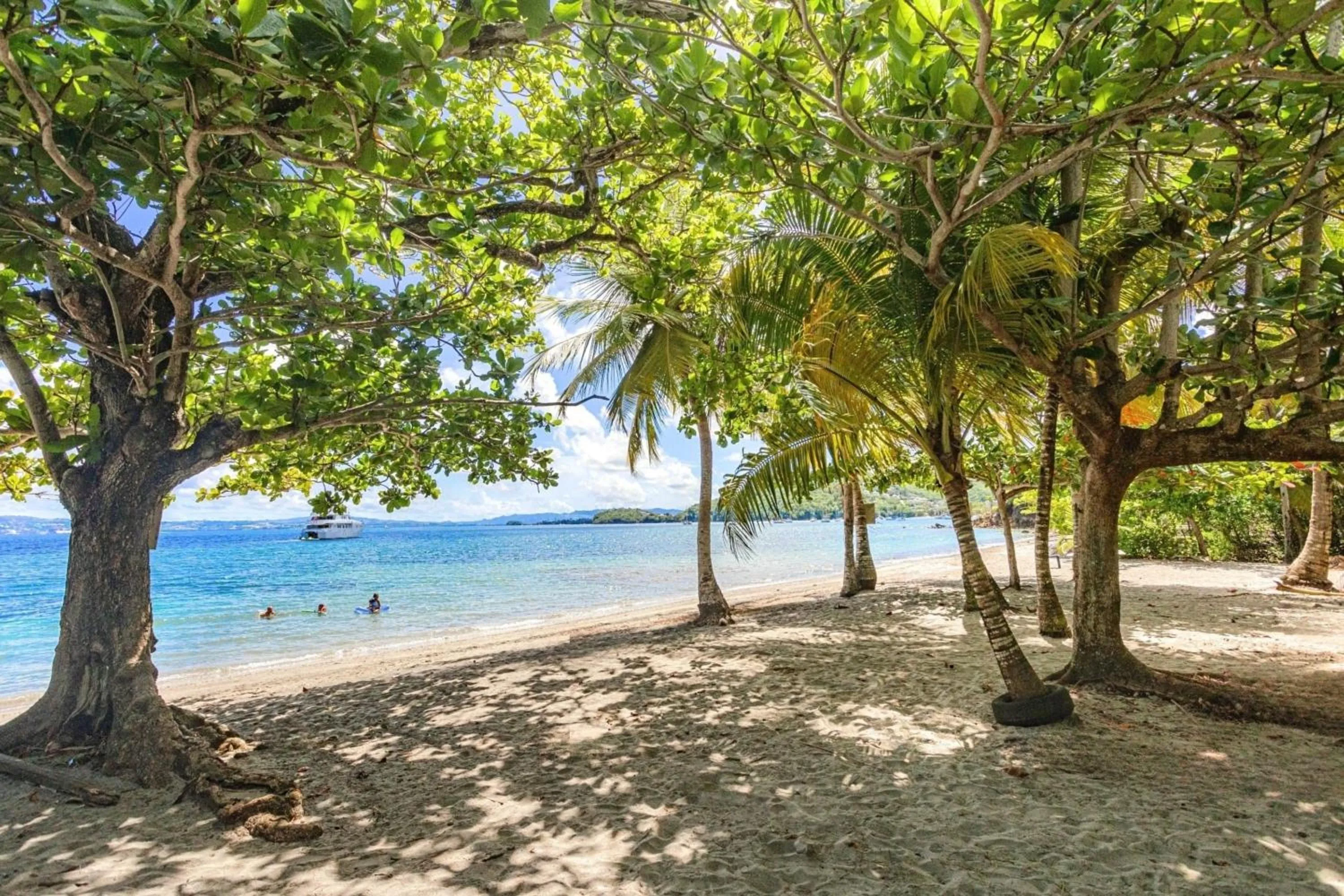 Nearby landmark in Domaine de l'Anse Ramier