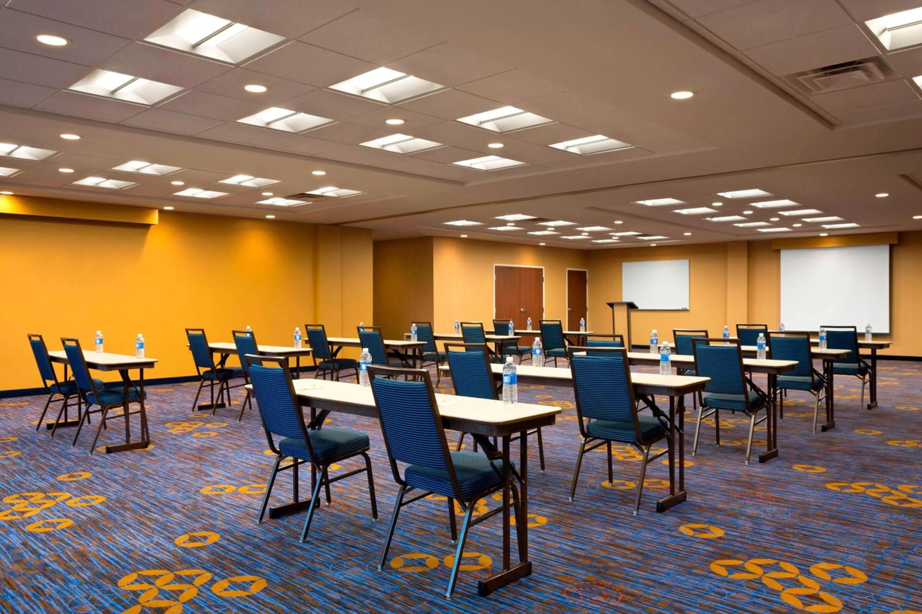 Meeting/conference room in Courtyard By Marriott Little Rock North