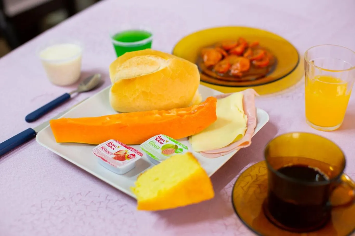 Breakfast, Food in Hotel Columbia Botucatu Ltda