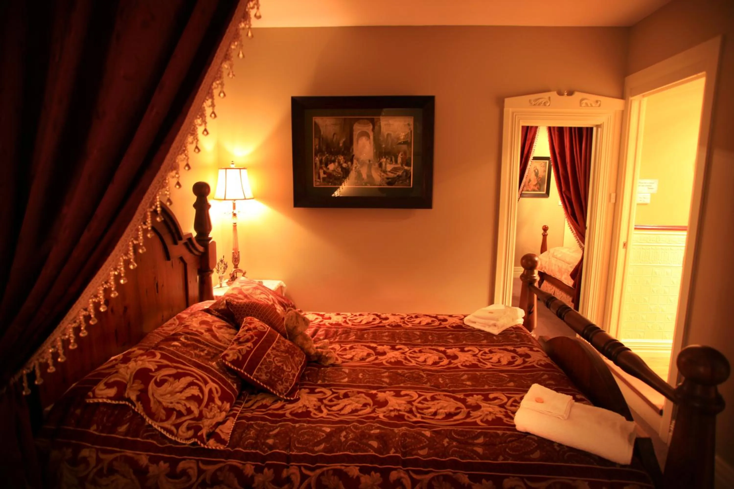 Bed in Blakes Manor Self Contained Heritage Accommodation