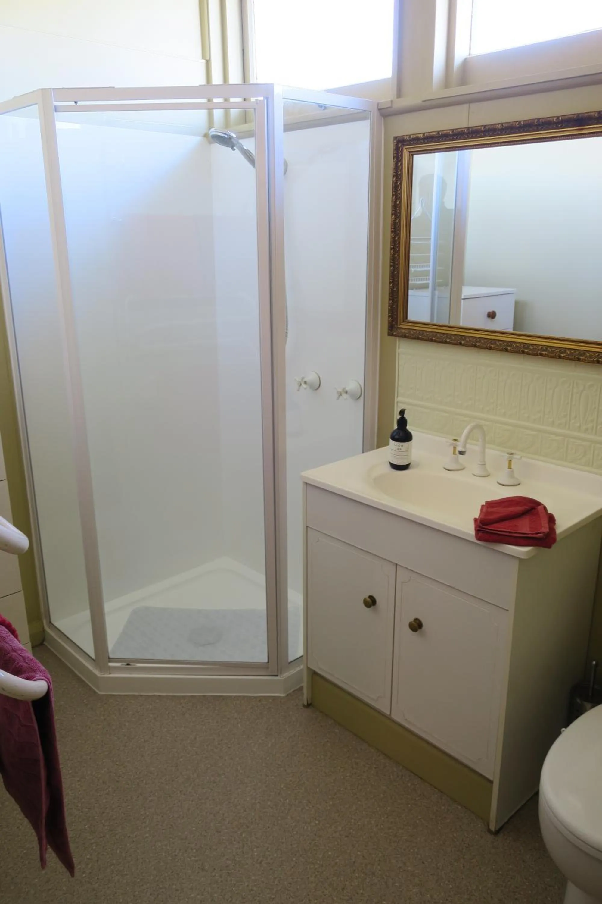 Bathroom in Blakes Manor Self Contained Heritage Accommodation