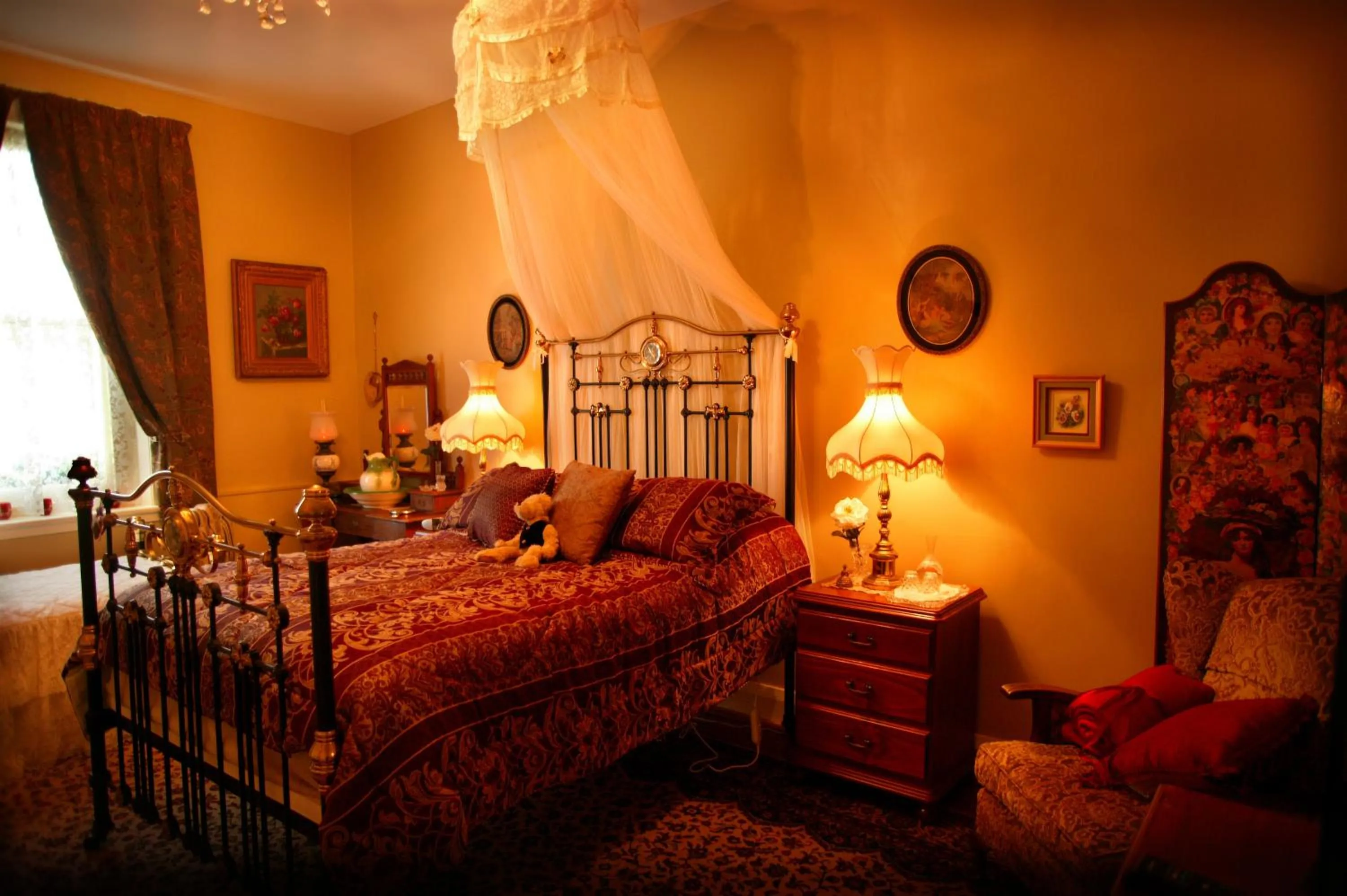 Day, Bed in Blakes Manor Self Contained Heritage Accommodation