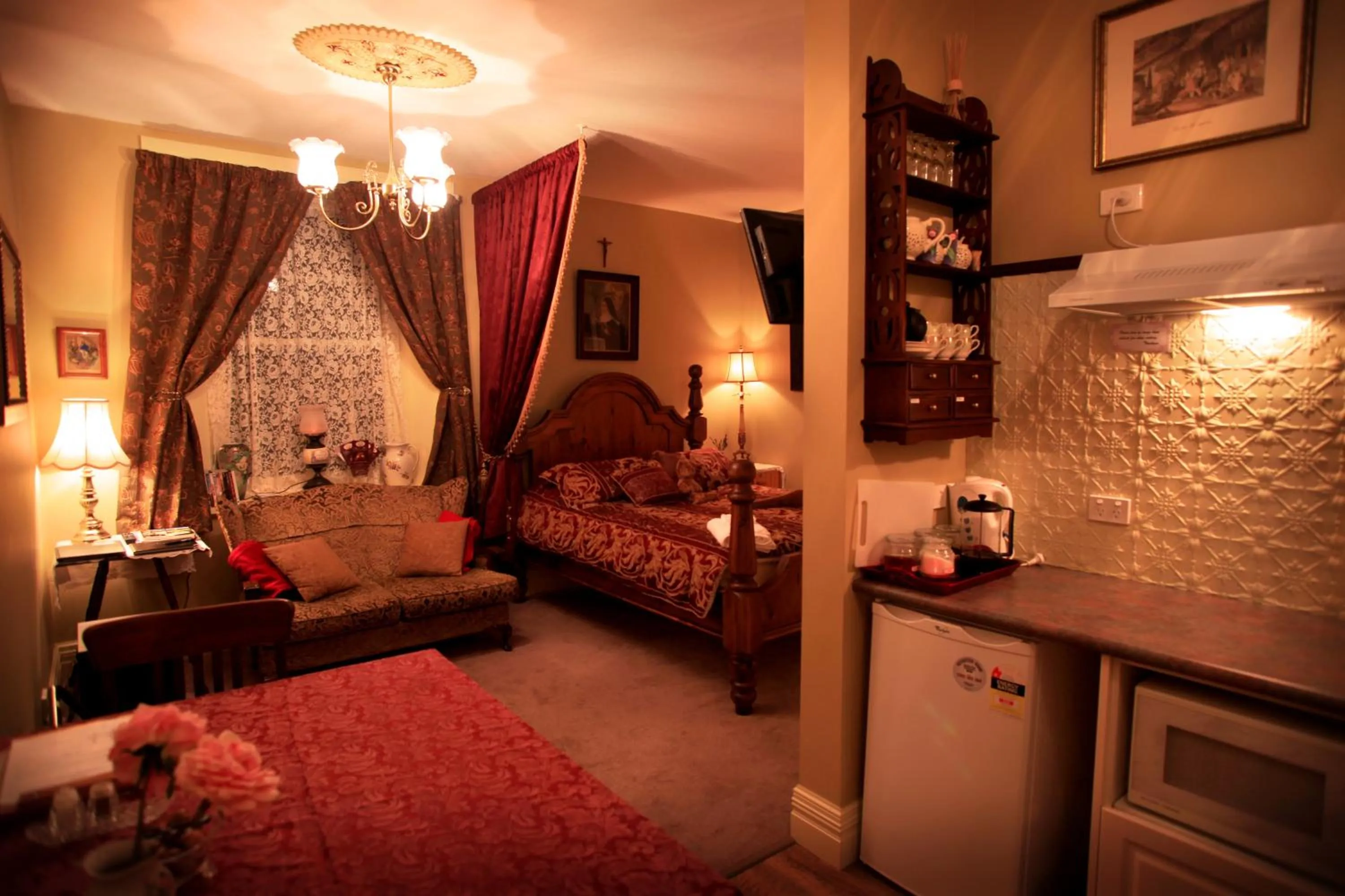 Photo of the whole room, Bed in Blakes Manor Self Contained Heritage Accommodation