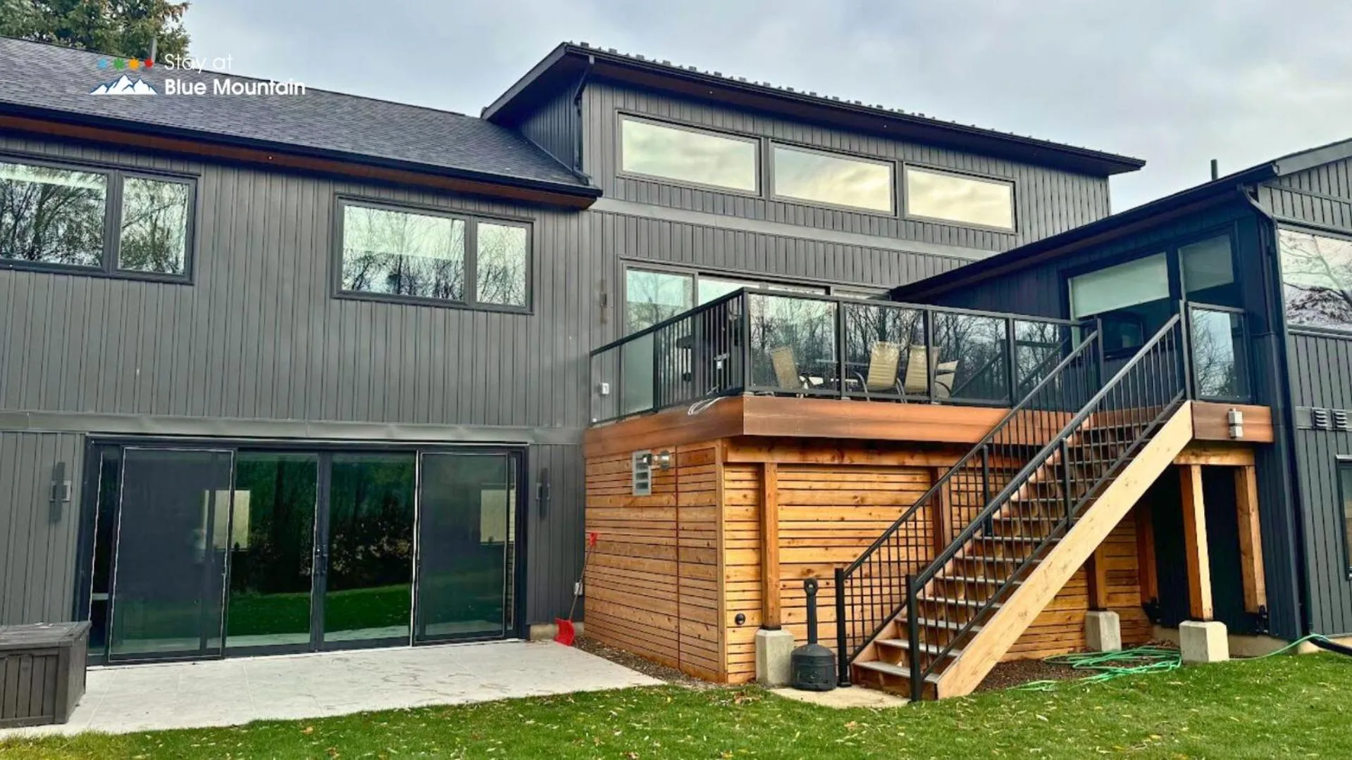 Inner courtyard view in Orchard Run Chalet