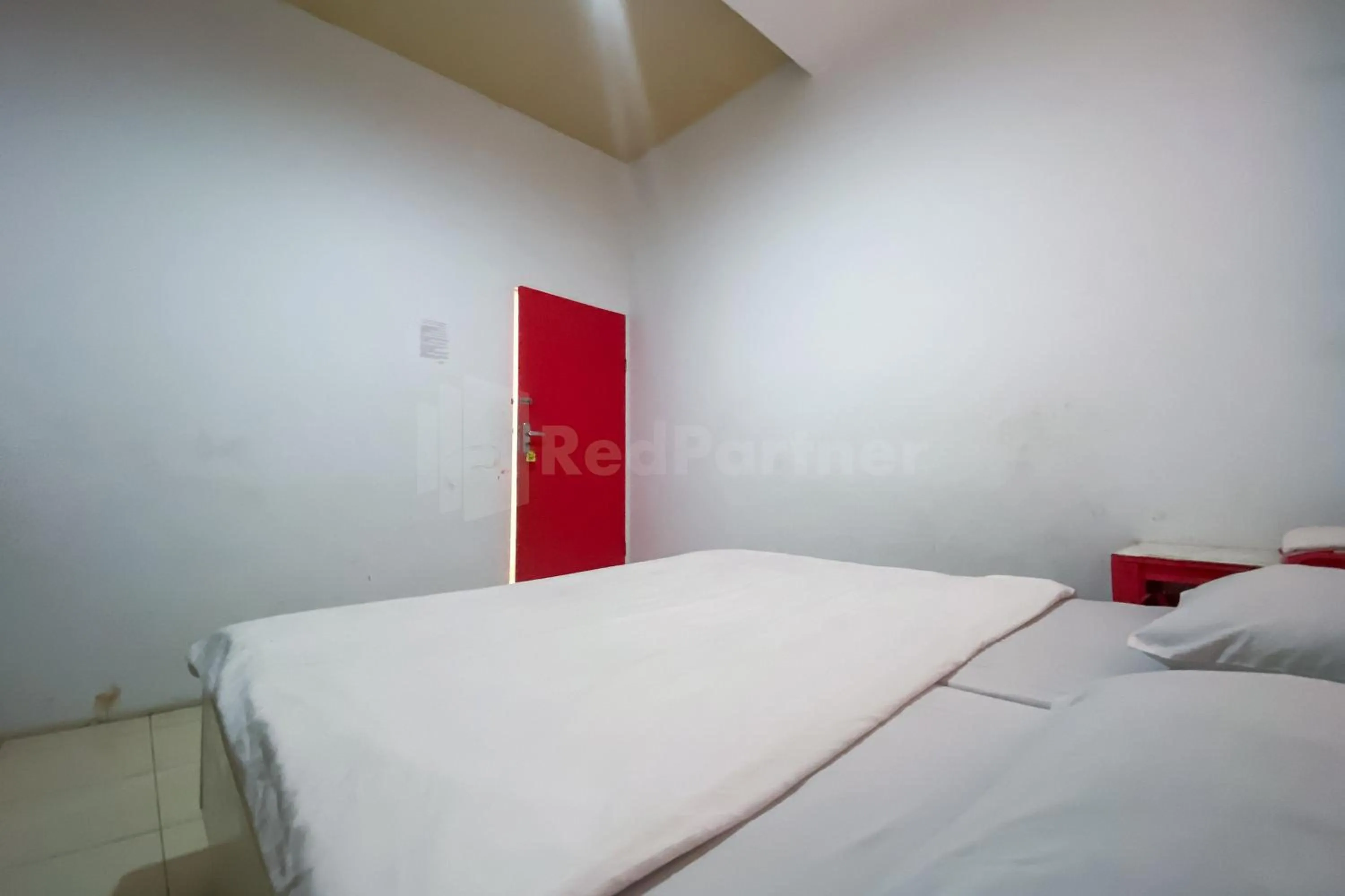 Bedroom, Bed in Wisma Syariah Lambhuk Banda Aceh RedPartner