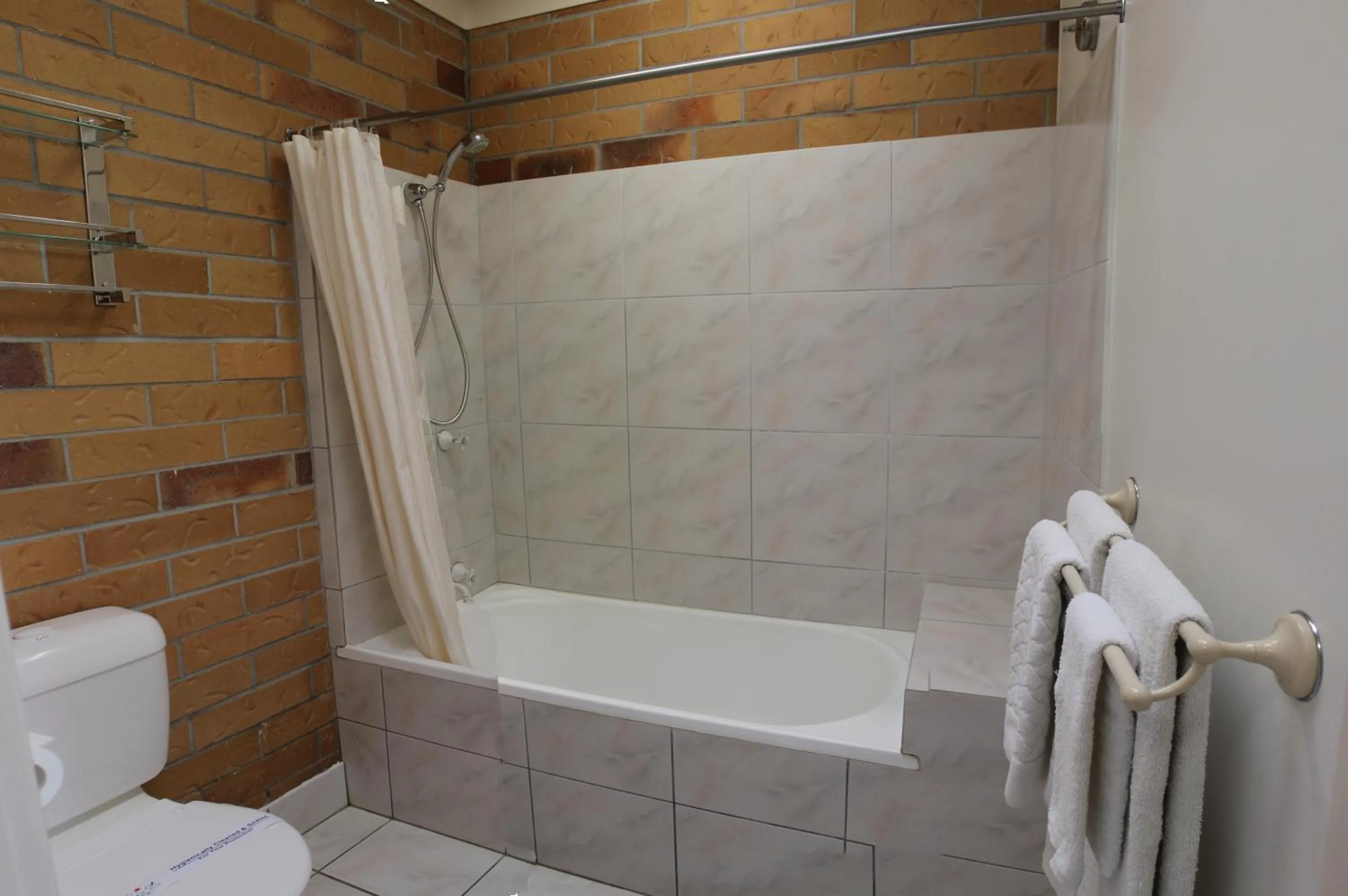 Shower in Copper Country Motor Inn