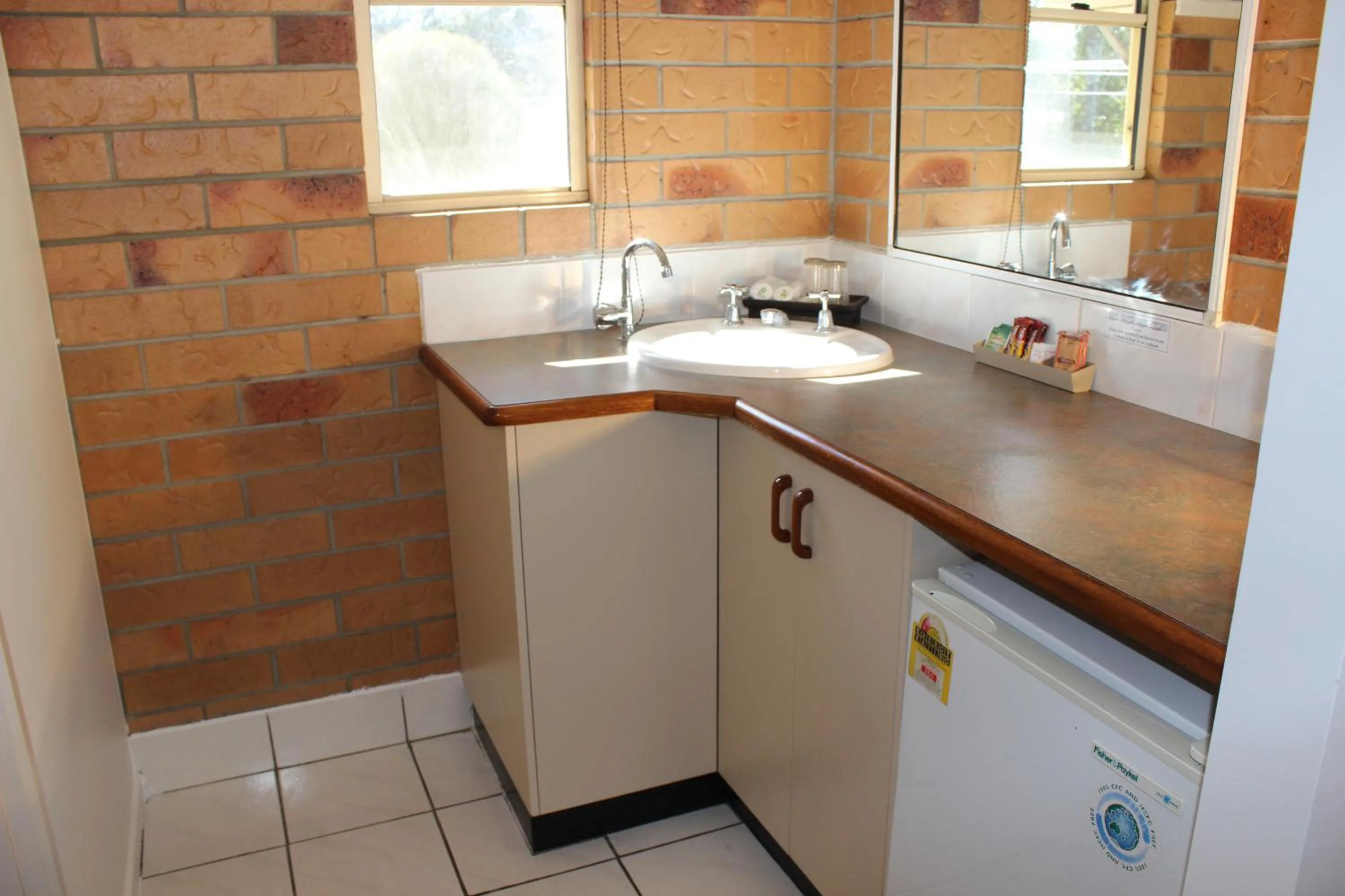 Kitchen or kitchenette in Copper Country Motor Inn