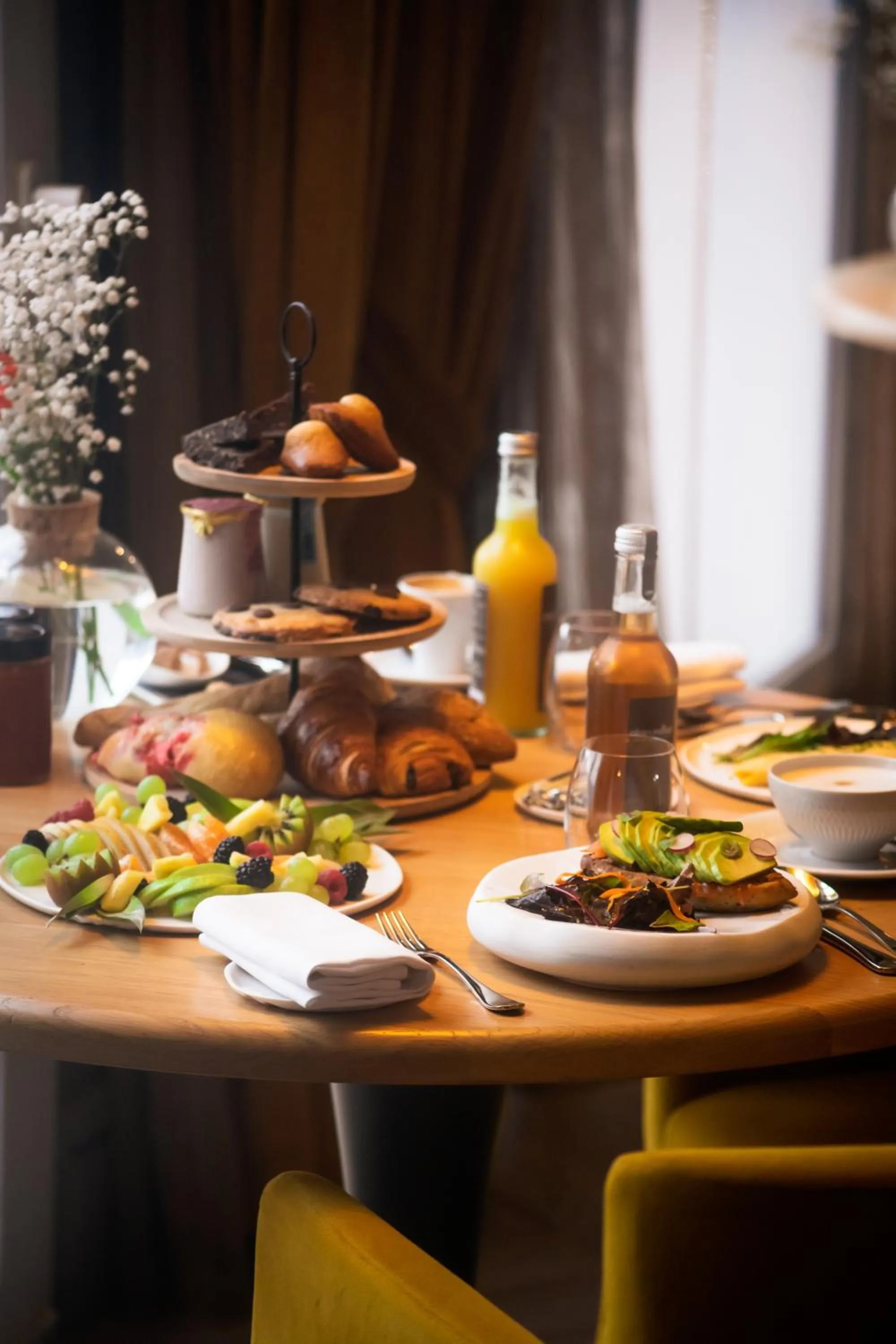 Buffet breakfast in Hôtel L'Incomparable & Restaurant Etoilé Aix-Les-Bains