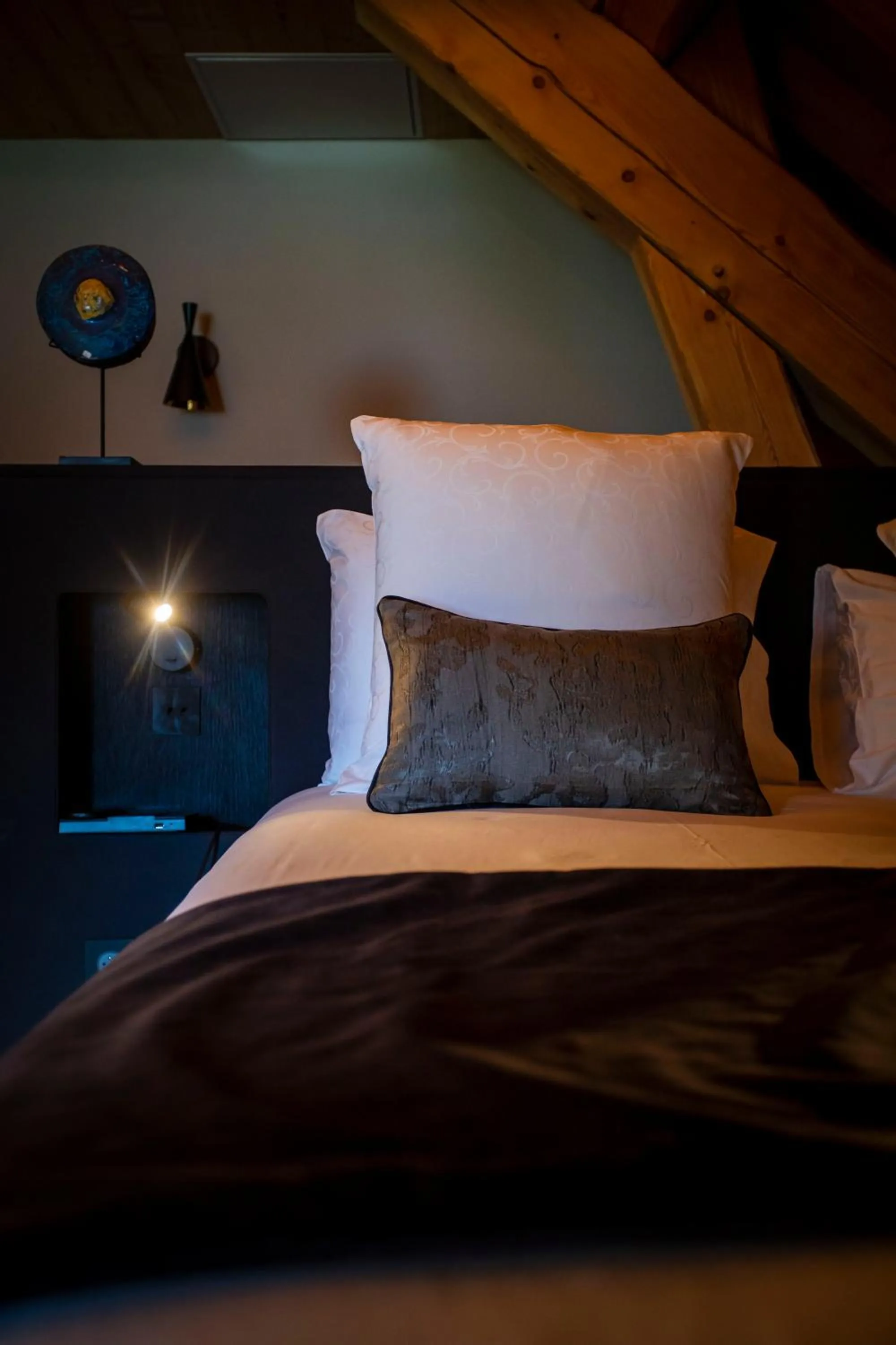 Bed in Hôtel L'Incomparable & Restaurant Etoilé Aix-Les-Bains