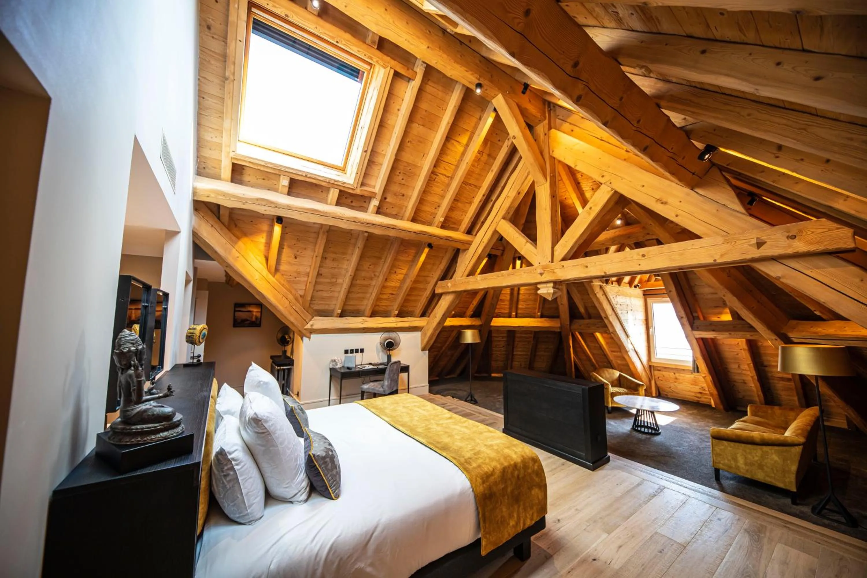 Bed in Hôtel L'Incomparable & Restaurant Etoilé Aix-Les-Bains