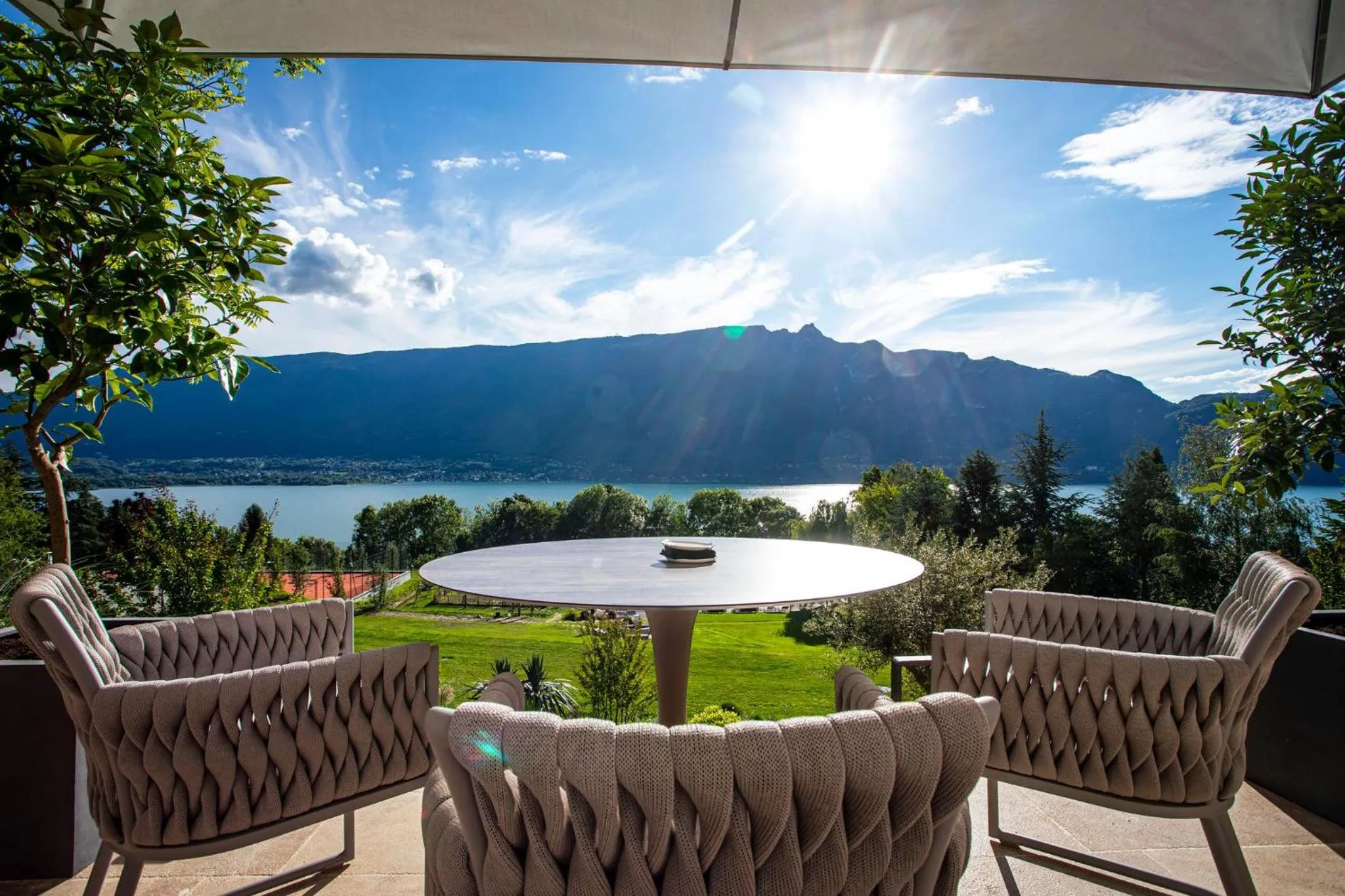 Lake view in Hôtel L'Incomparable & Restaurant Etoilé Aix-Les-Bains