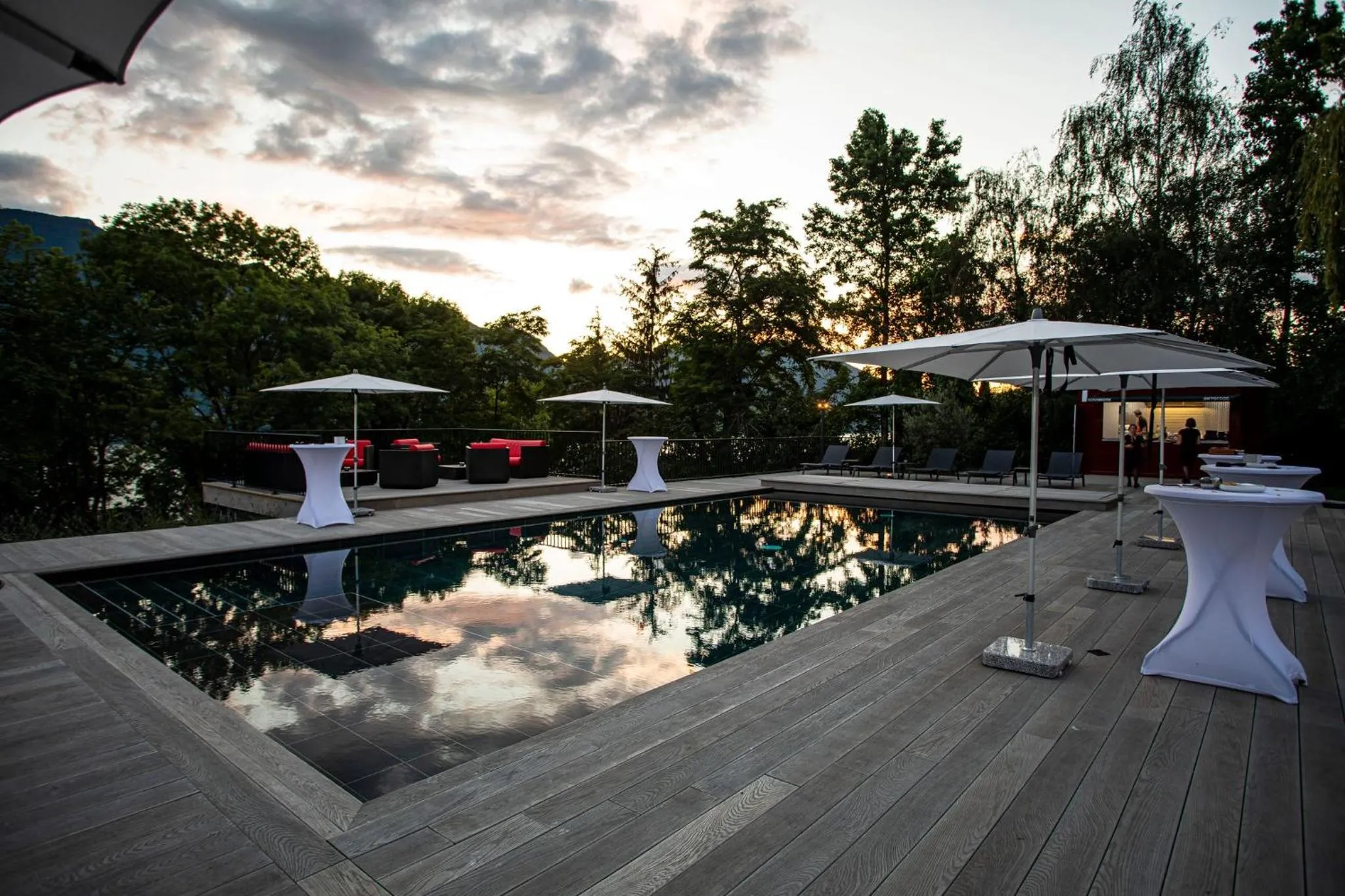 Swimming pool in Hôtel L'Incomparable & Restaurant Etoilé Aix-Les-Bains