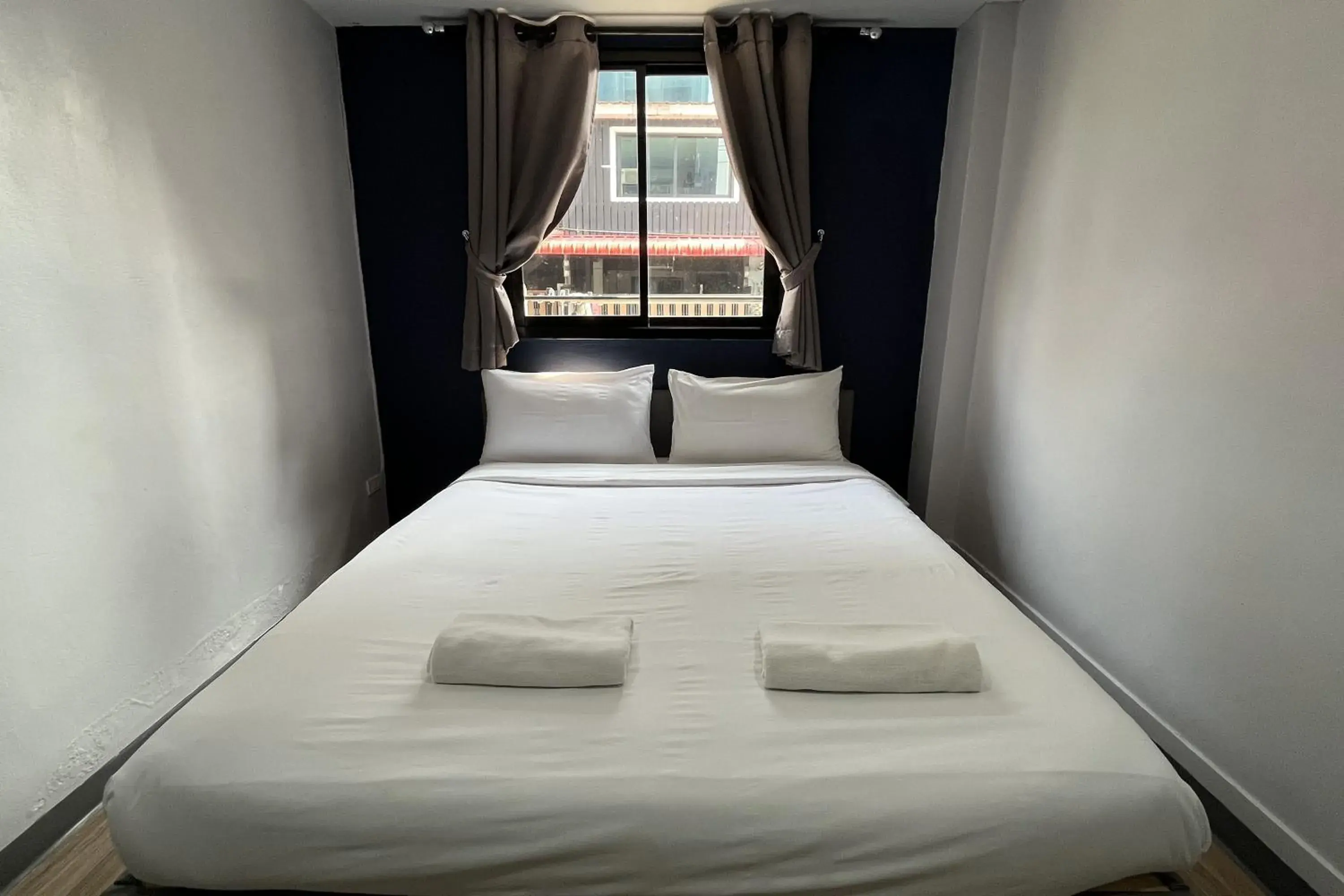 Standard Queen Room in Blue26 Standard Queen Room in Blue26