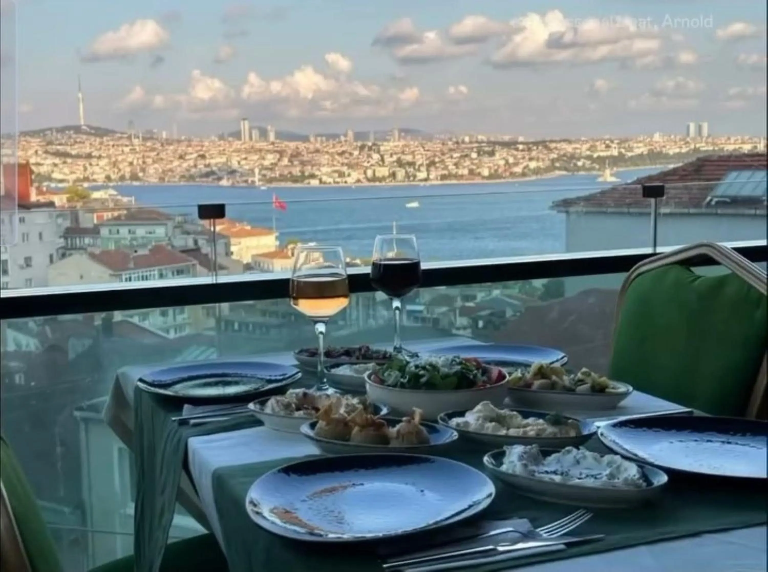 Restaurant/places to eat in Grand Star Hotel Premium