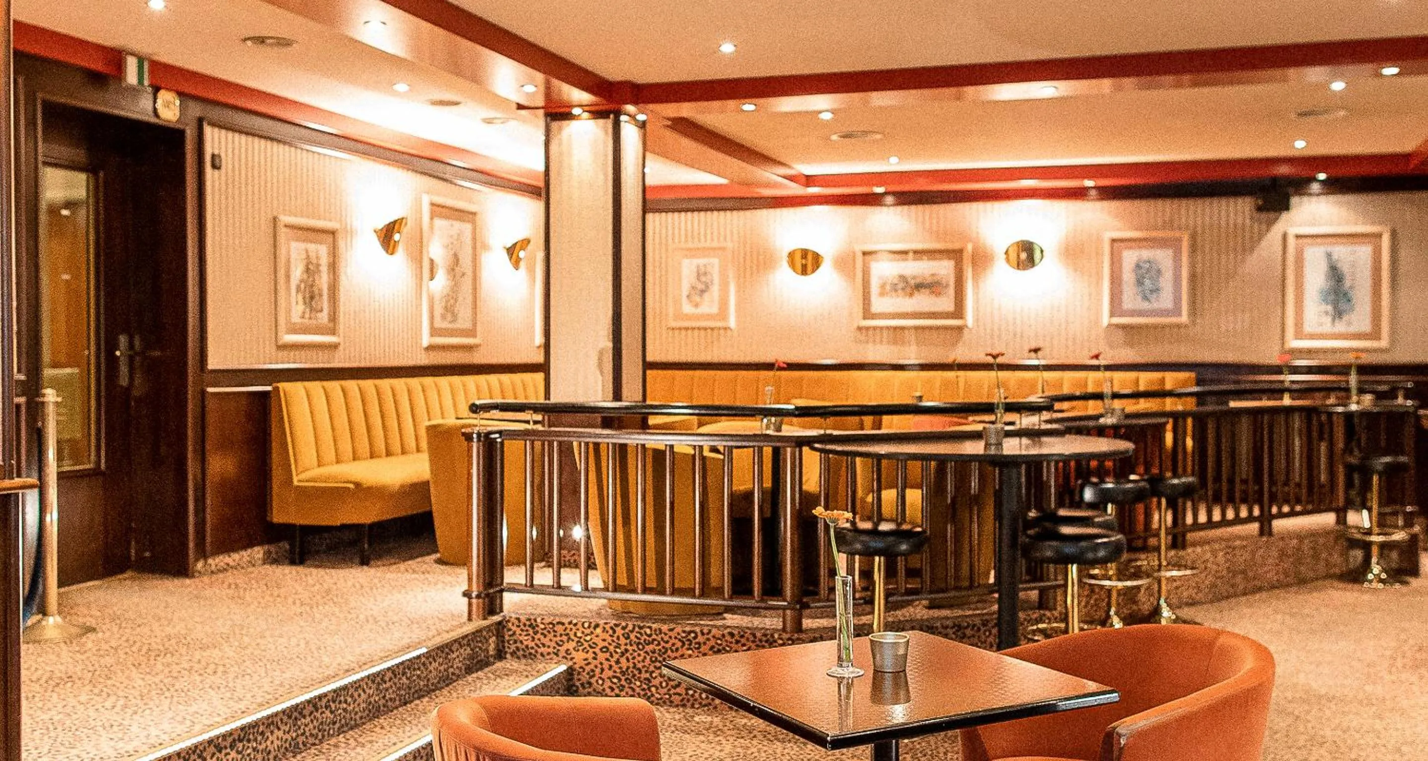 Lounge or bar in PLAZA Hotel Gelsenkirchen