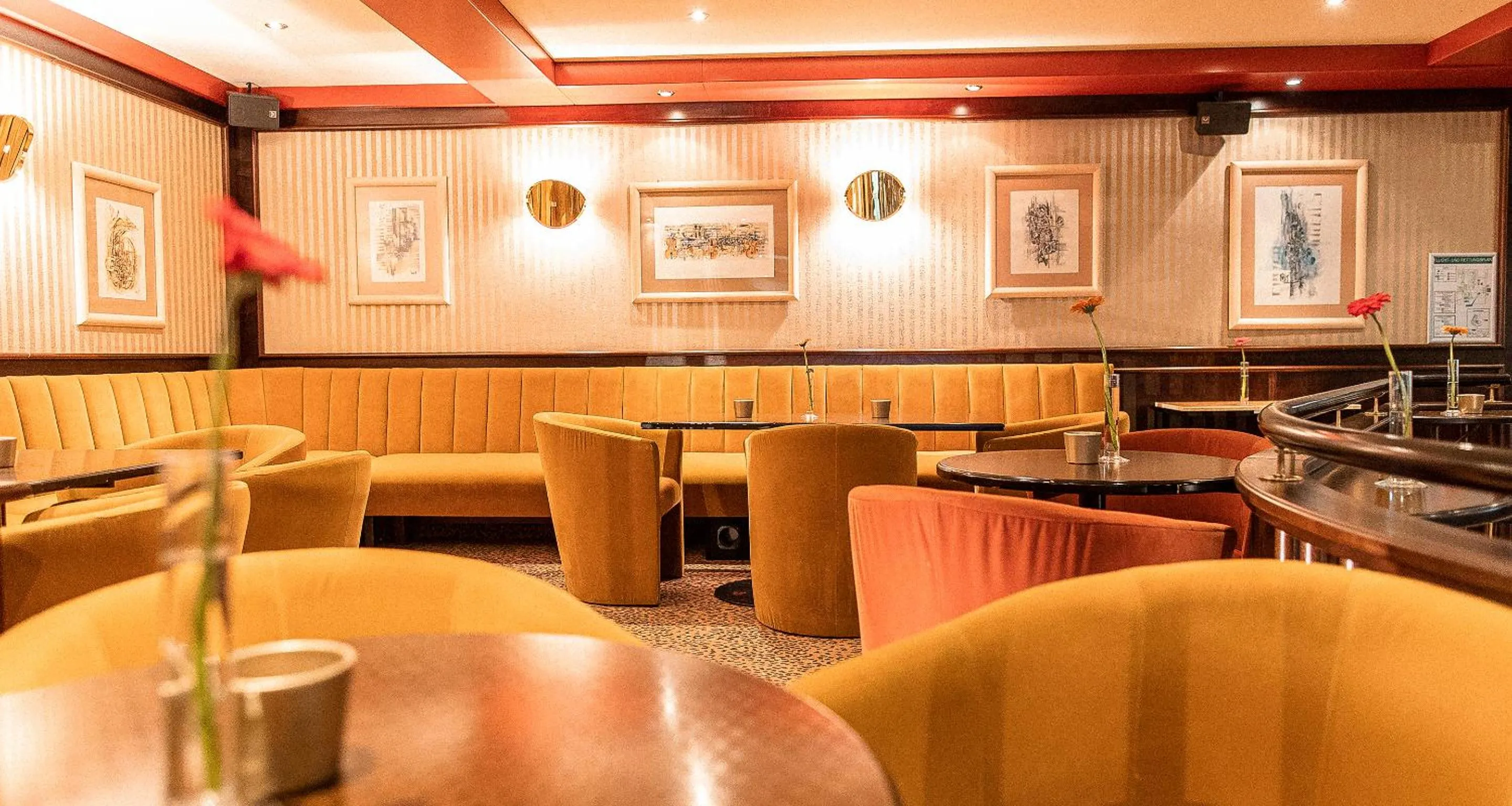 Lounge or bar in PLAZA Hotel Gelsenkirchen