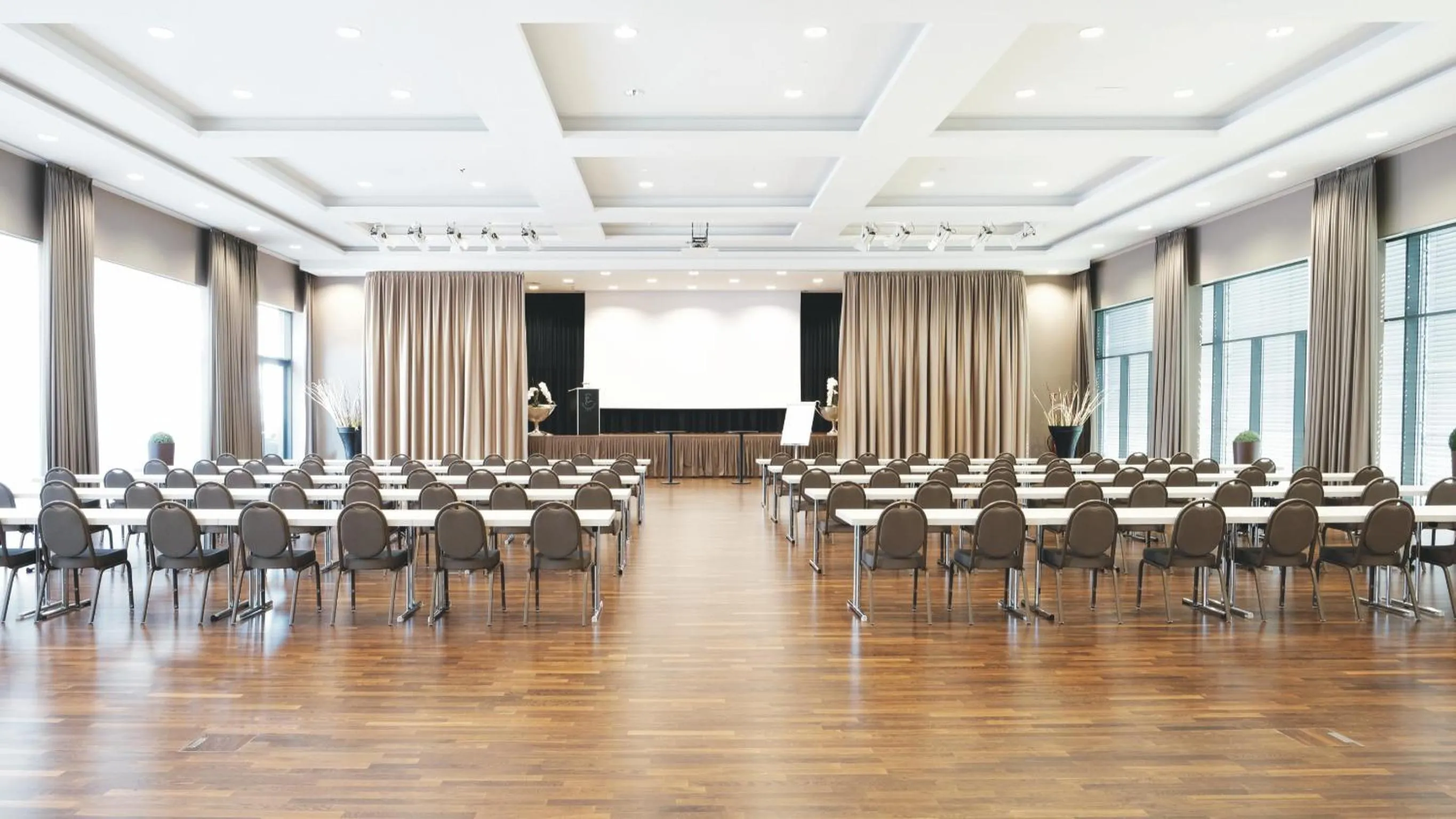 Meeting/conference room in Ramada by Wyndham Duesseldorf Ratingen