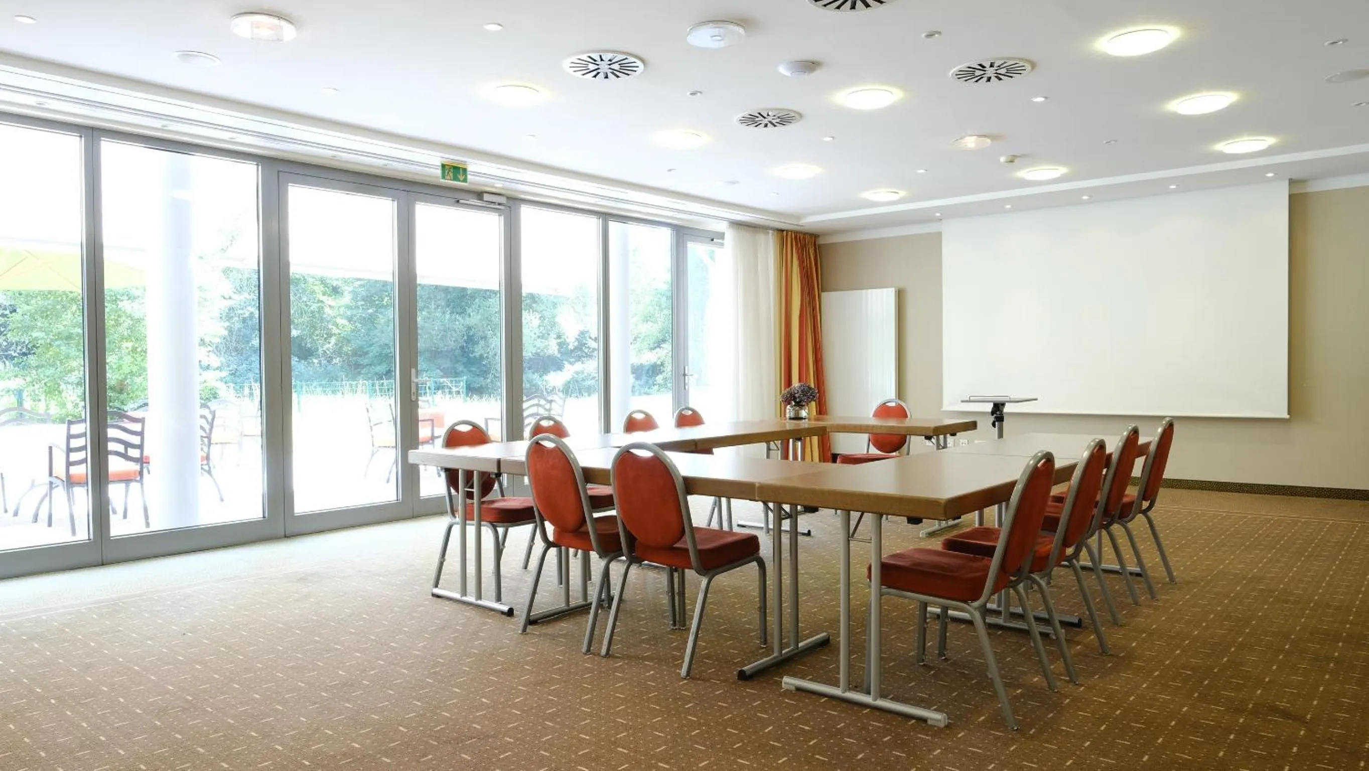 Meeting/conference room in Ramada by Wyndham Duesseldorf Ratingen