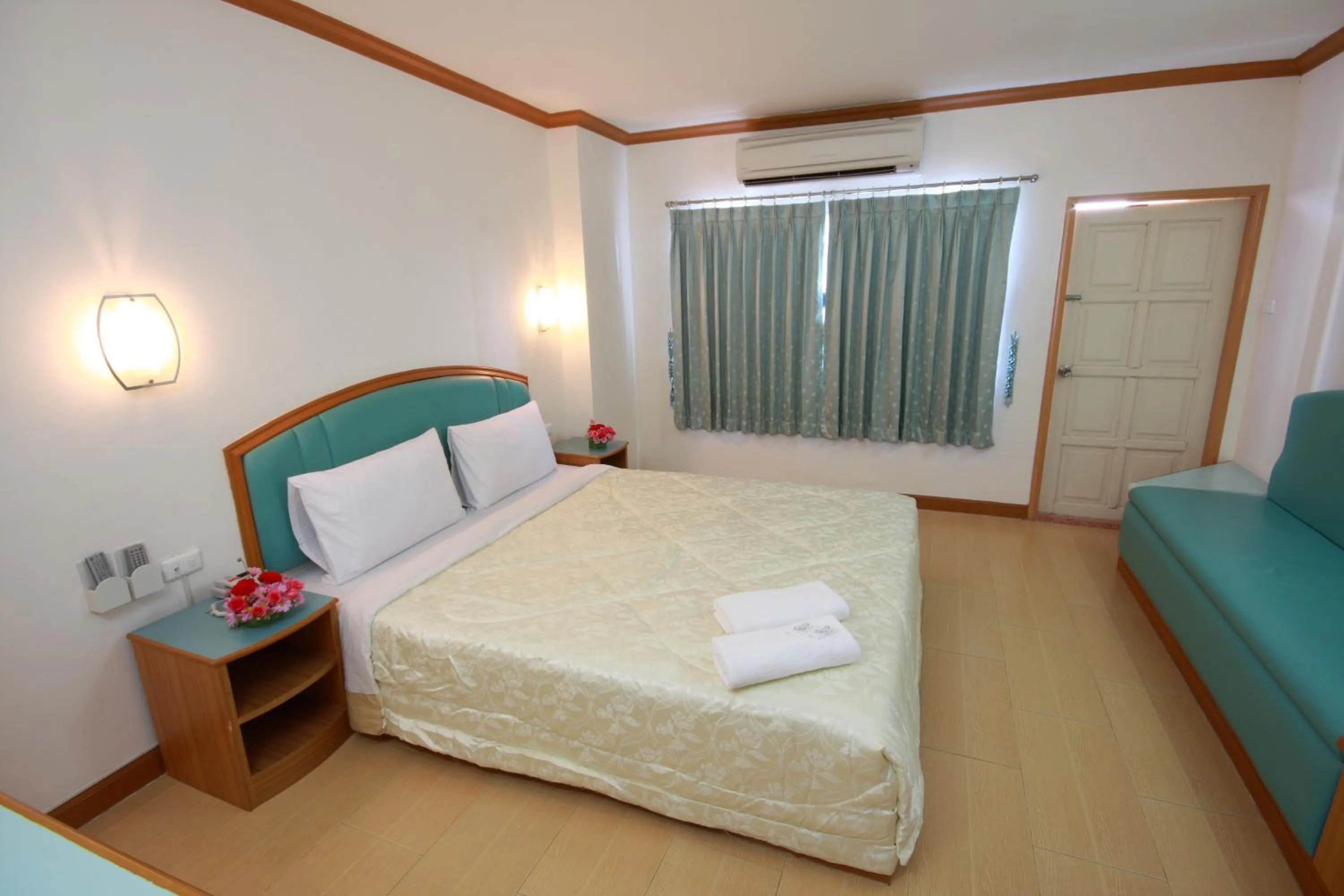 Bed in P.A. Place Hotel