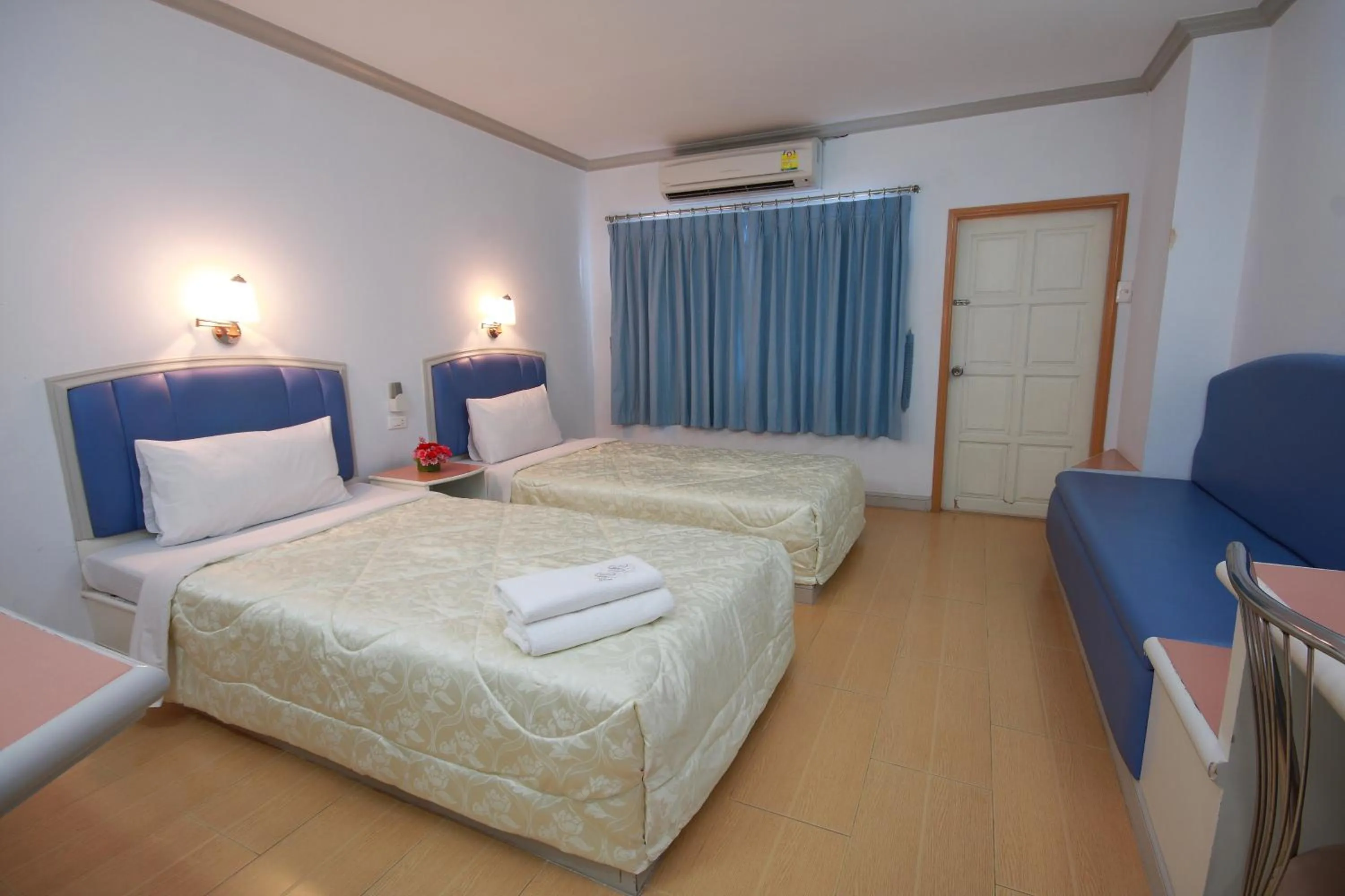 Bed in P.A. Place Hotel