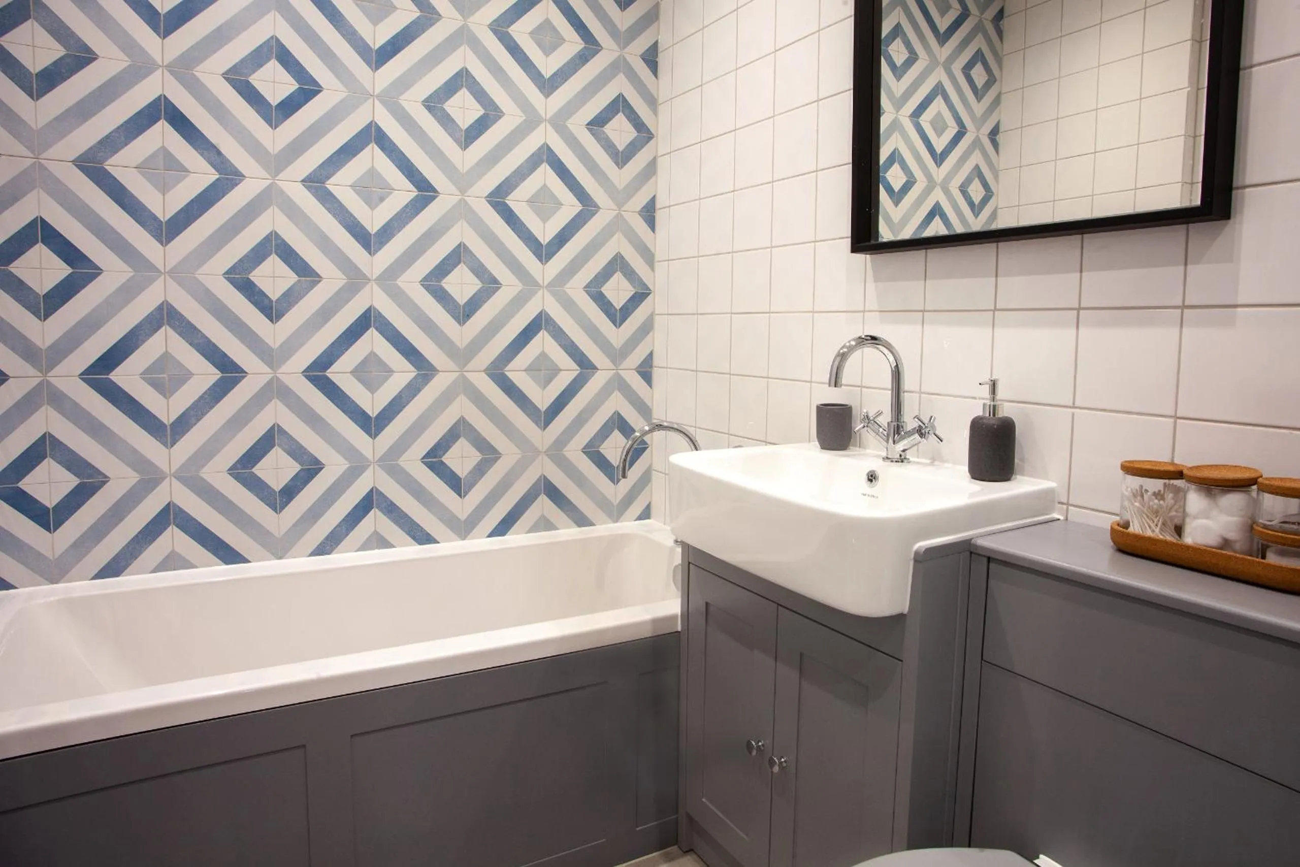 Bathroom in Oxford Street Grand Apartment- free evening parking