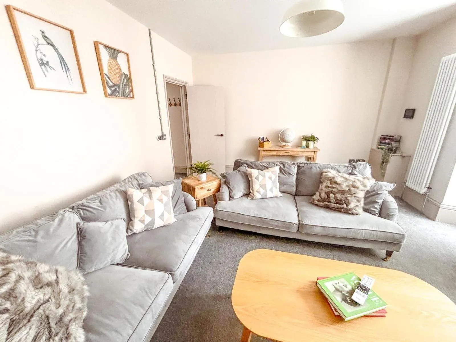 Living room in Oxford Street Grand Apartment- free evening parking