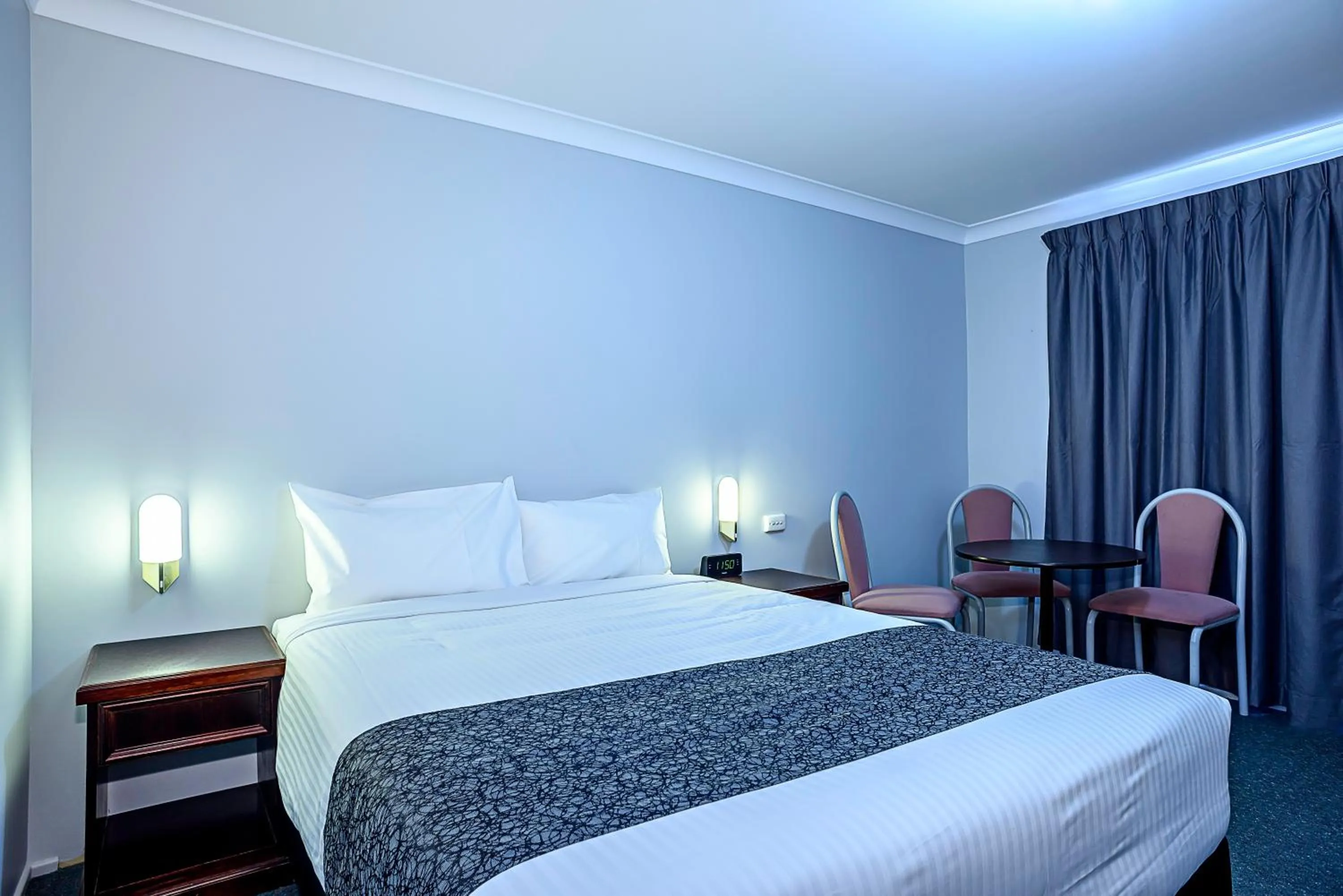 Bed in Bushman's Motor Inn