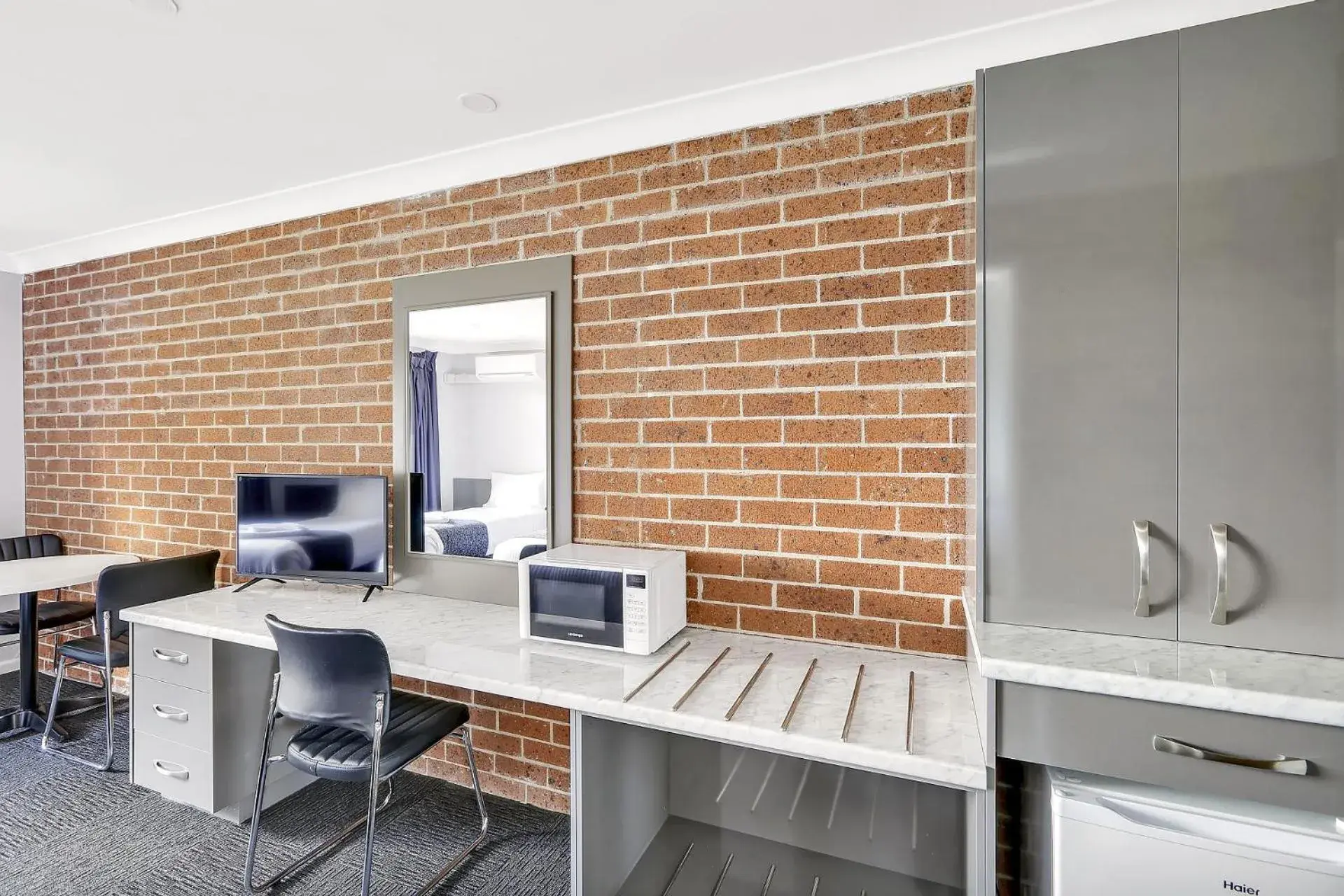 Superior Queen Room in Bushman's Motor Inn Superior Queen Room in Bushman's Motor Inn