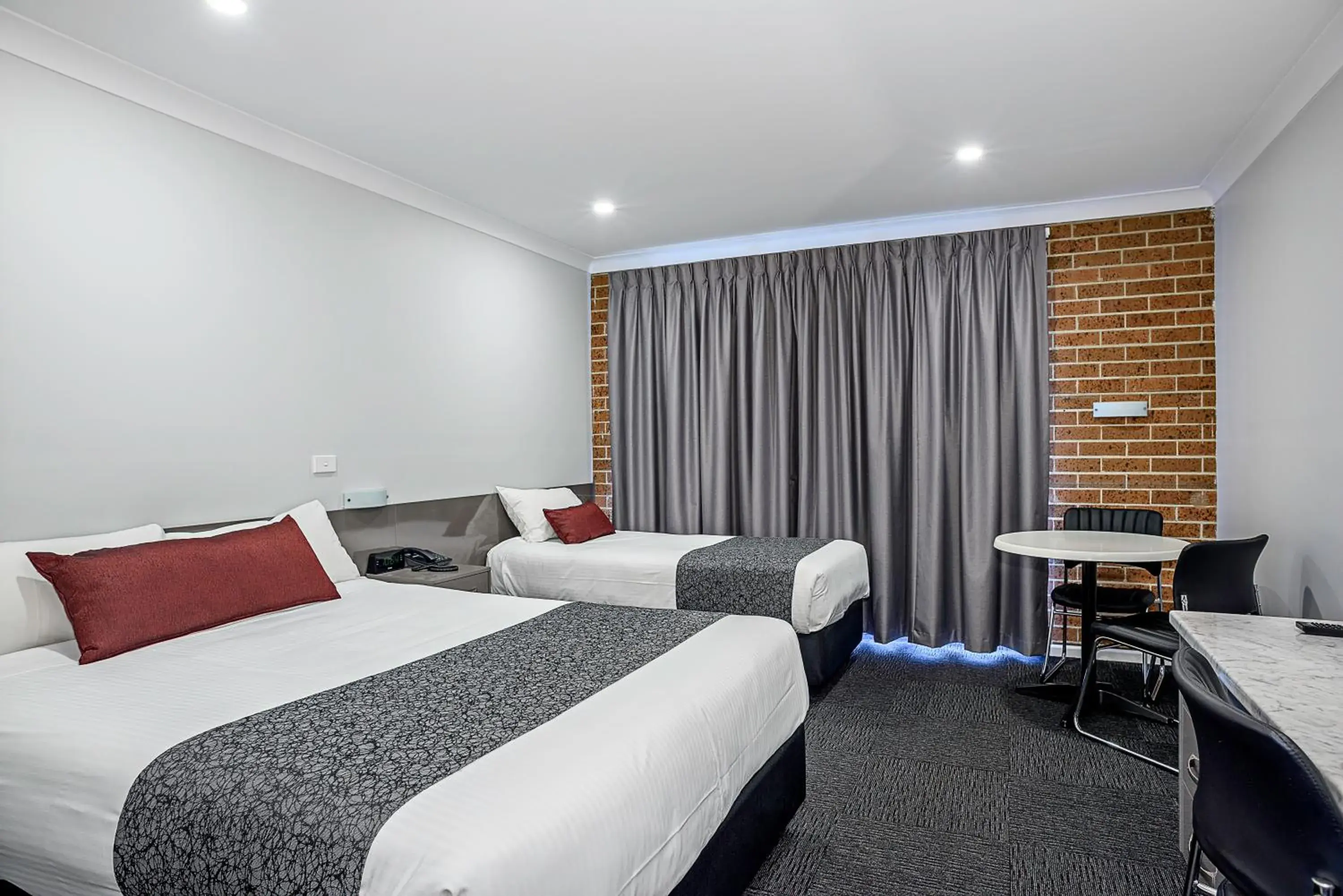 Deluxe Twin Room in Bushman's Motor Inn Deluxe Twin Room in Bushman's Motor Inn