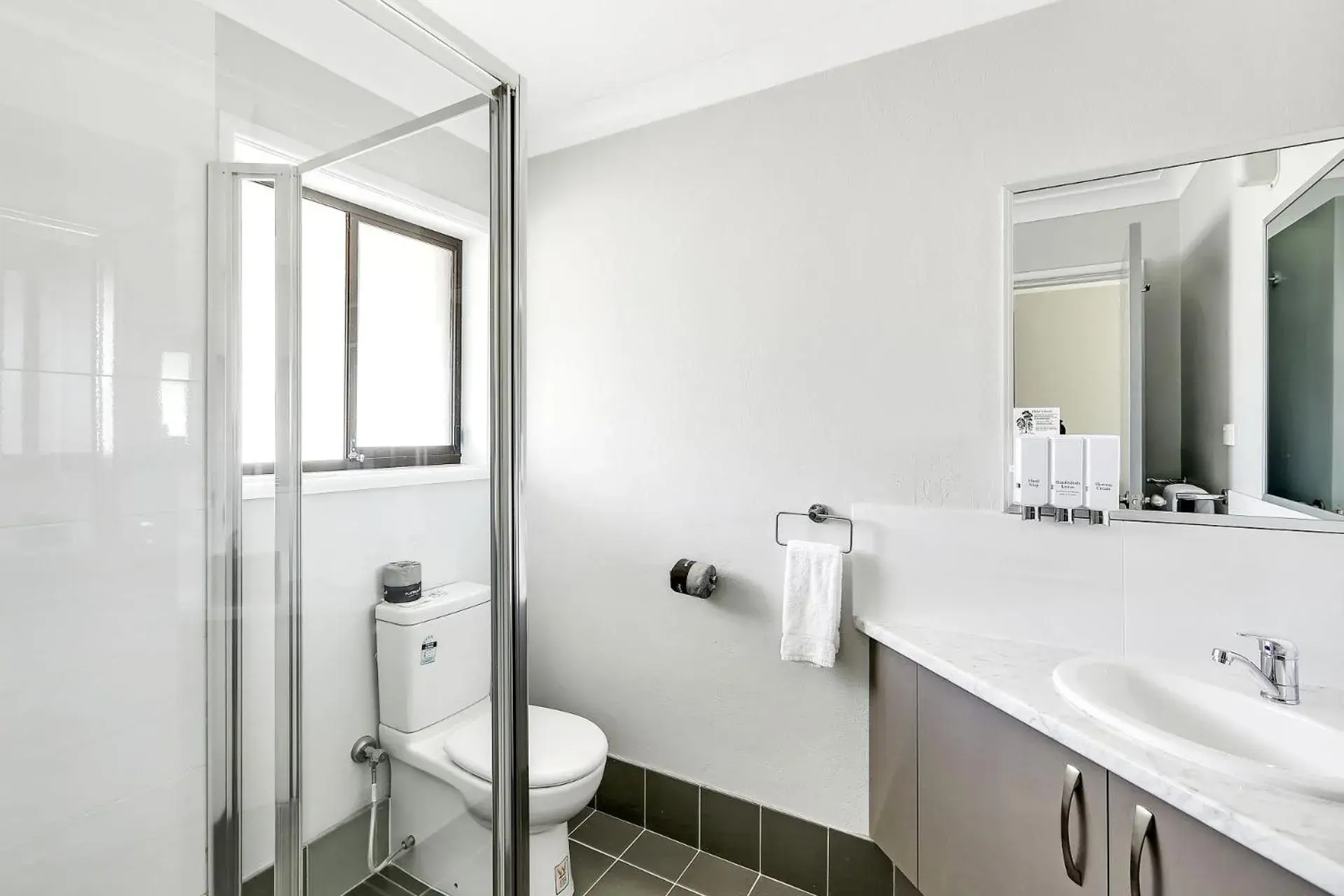 Deluxe Family Room in Bushman's Motor Inn Deluxe Family Room in Bushman's Motor Inn