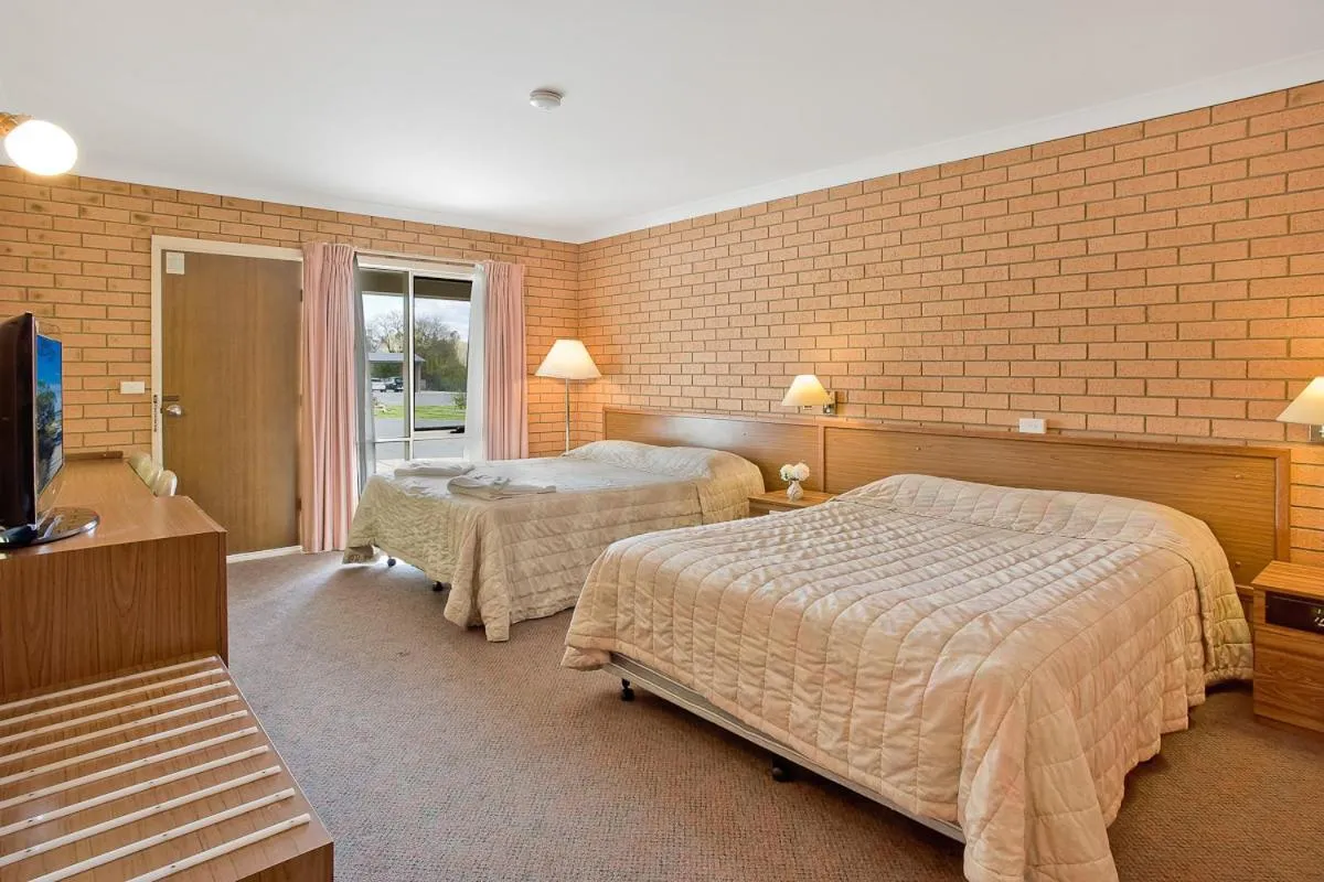 Bed in Bega Village Motor Inn