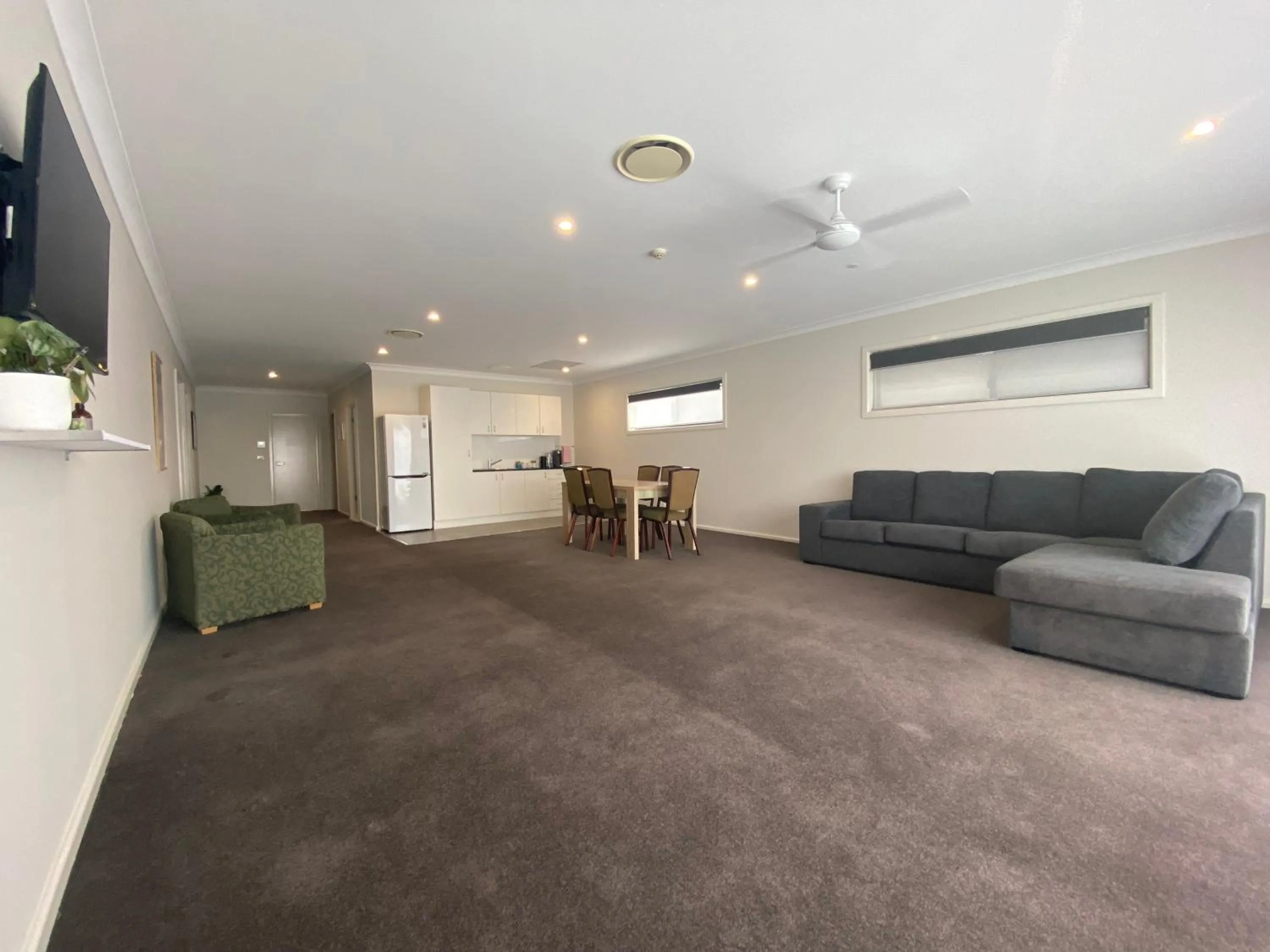 Kitchen or kitchenette in Timbertown Motel