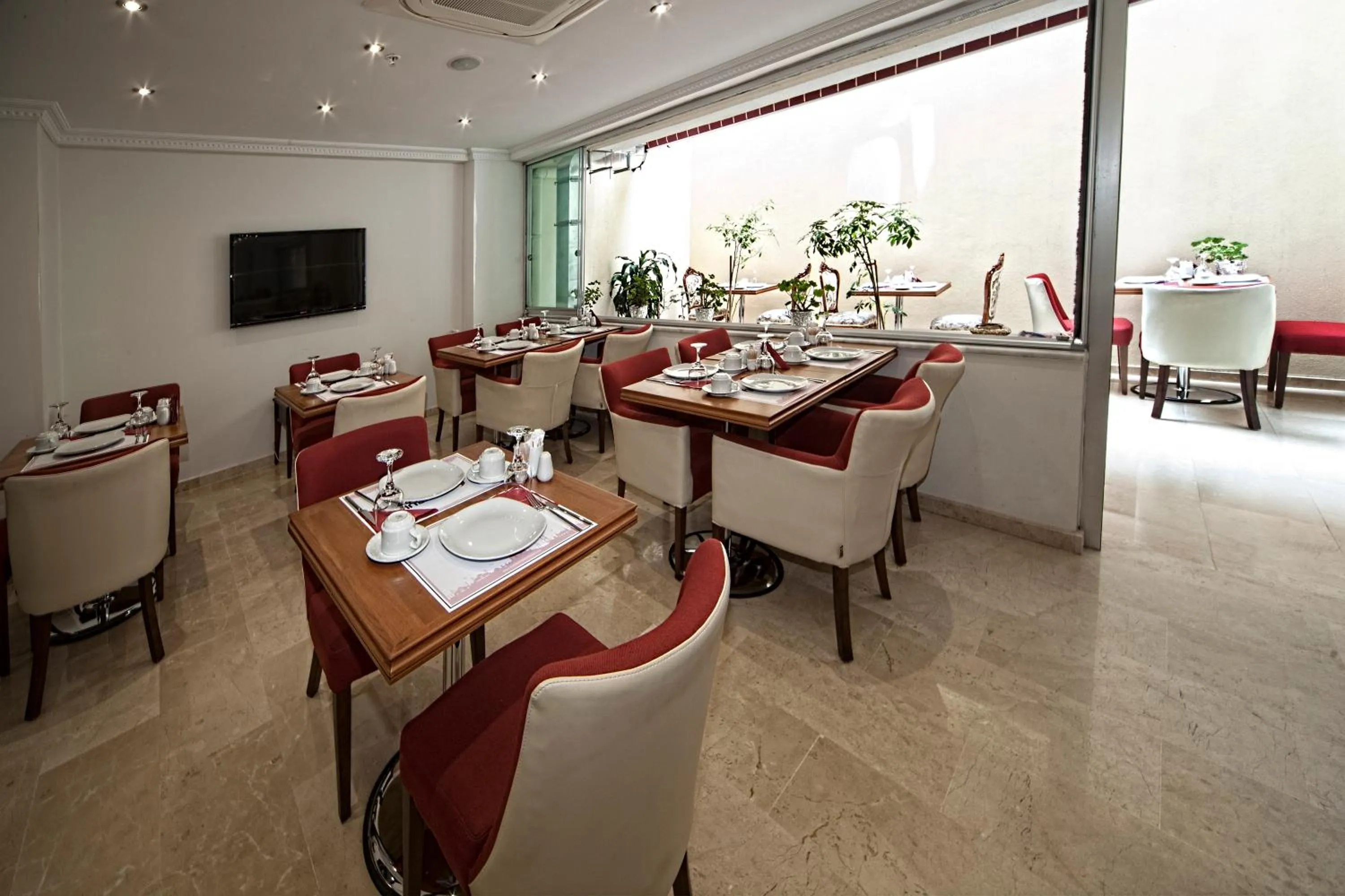 Restaurant/places to eat in Istanbul Newcity Hotel