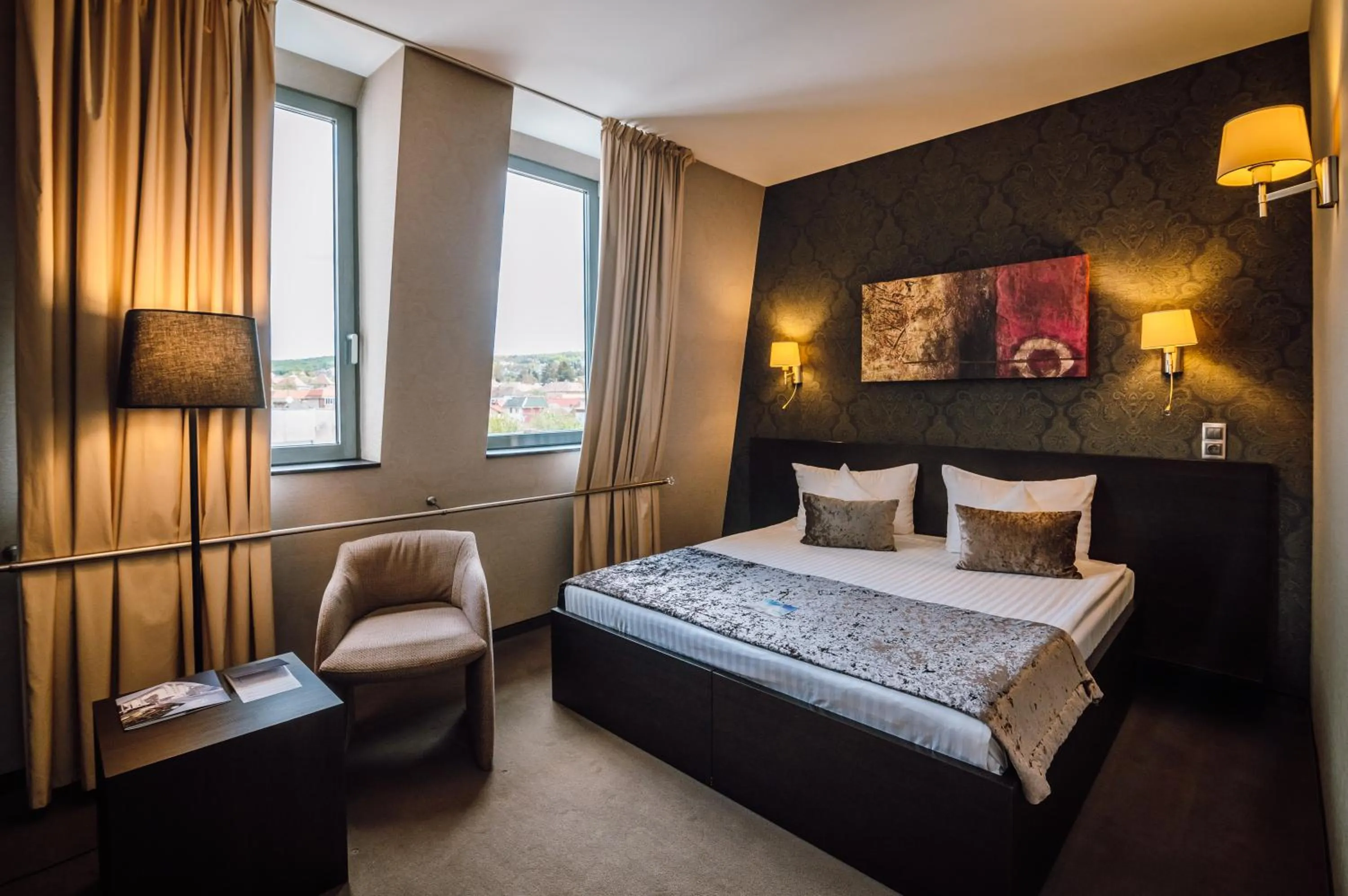 Bed in Plaza V Executive Hotel