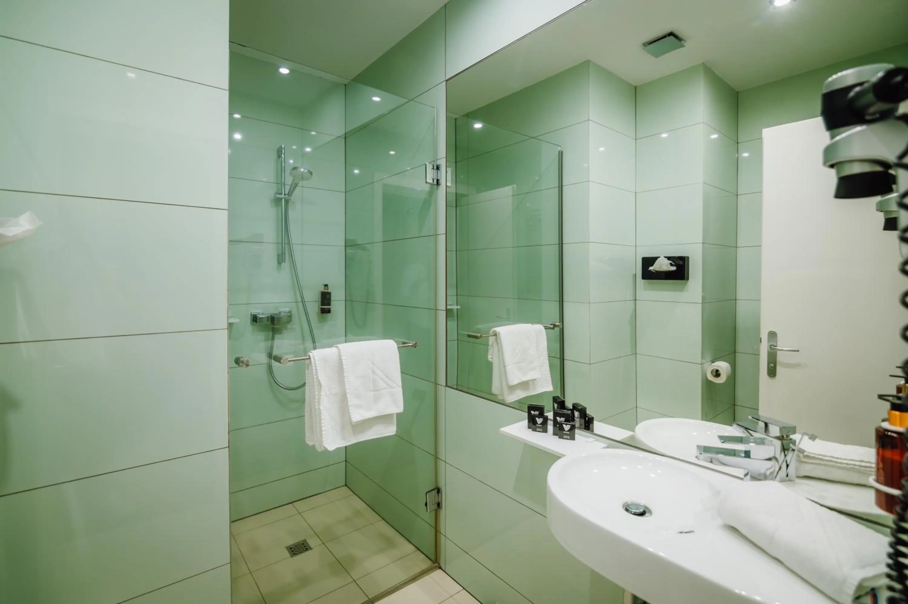 Plaza V Executive Hotel