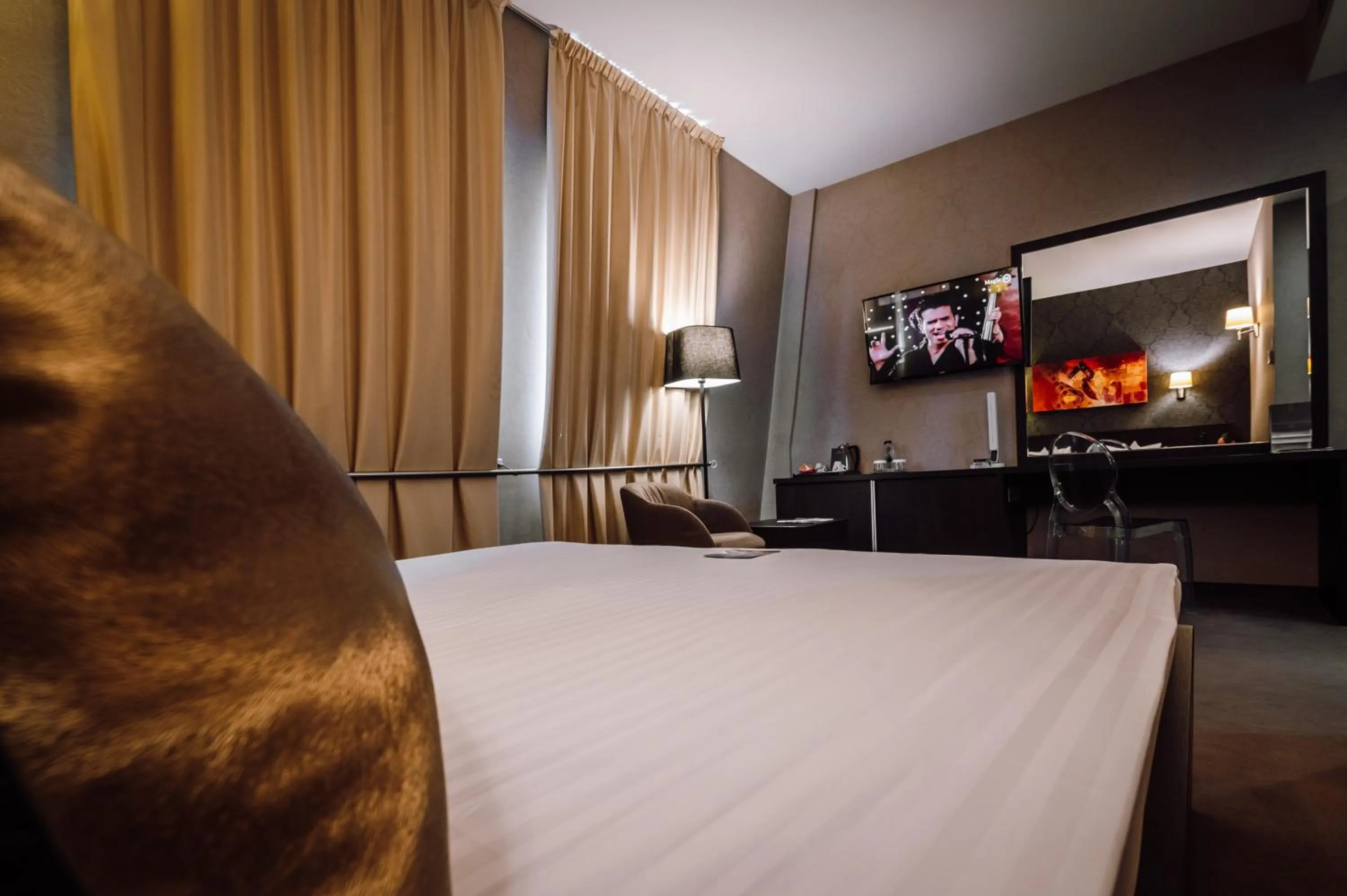 Bed in Plaza V Executive Hotel