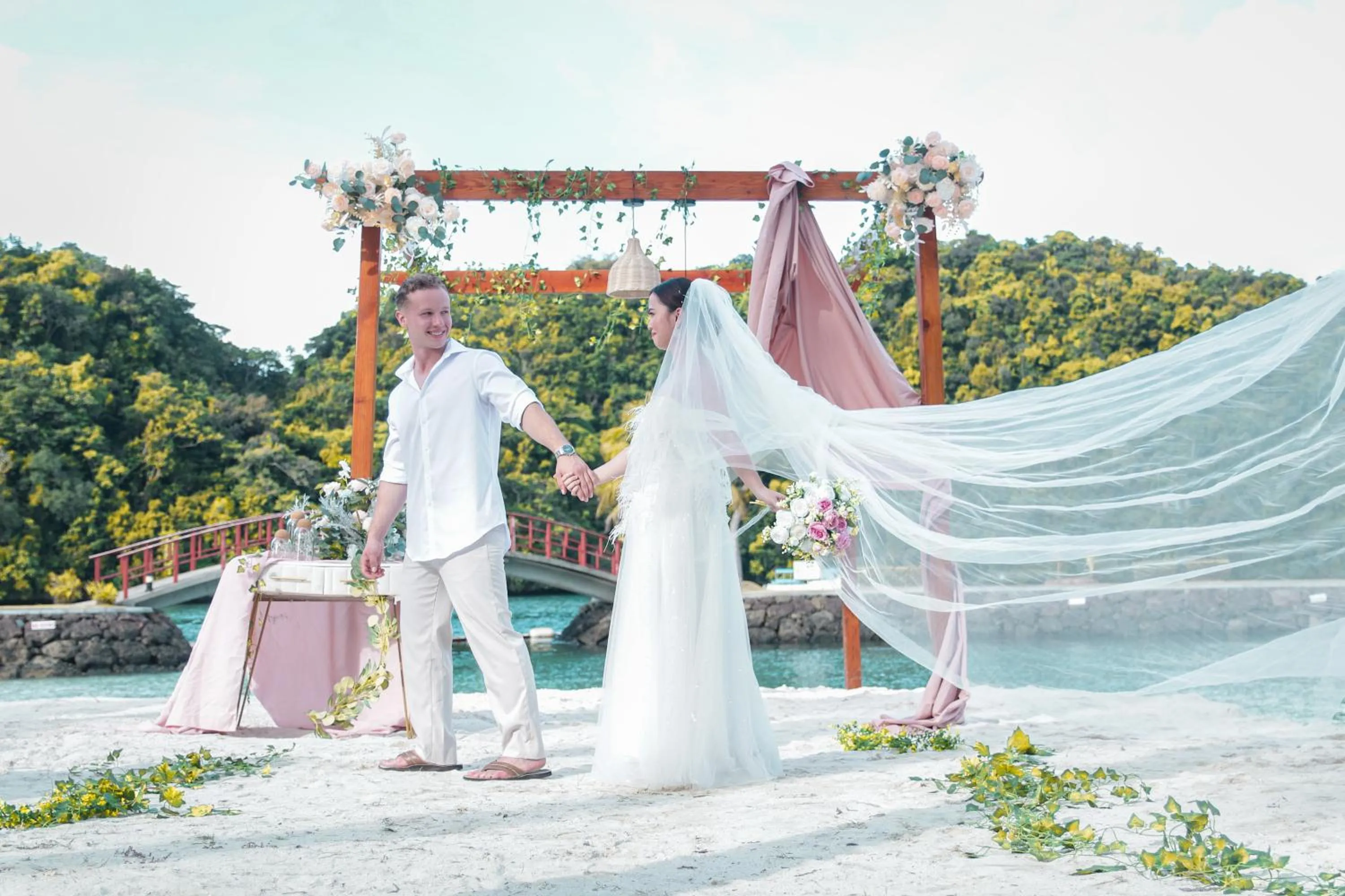 wedding in Palau Royal Resort