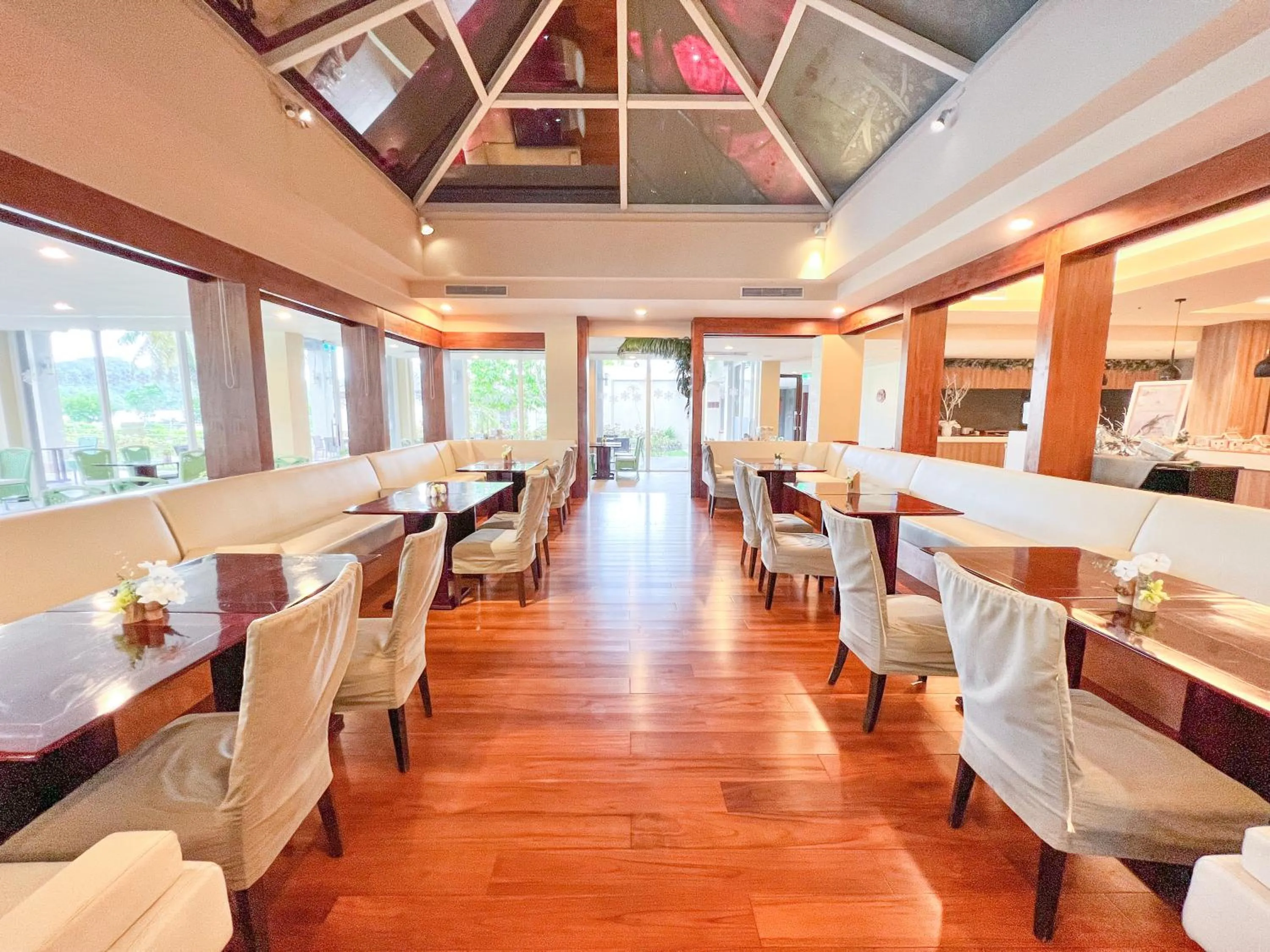 Restaurant/places to eat in Palau Royal Resort