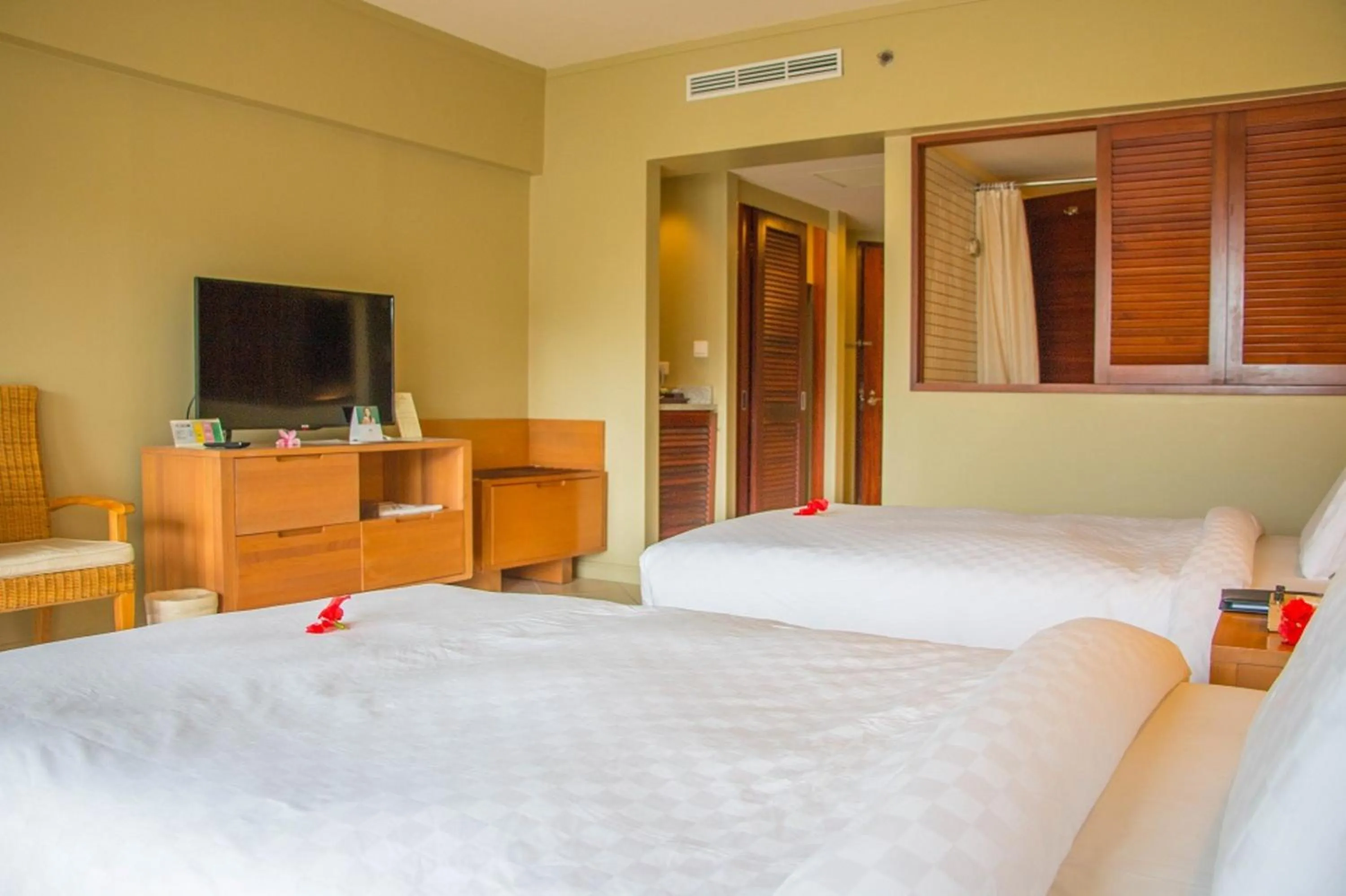 Bedroom, Bed in Palau Royal Resort