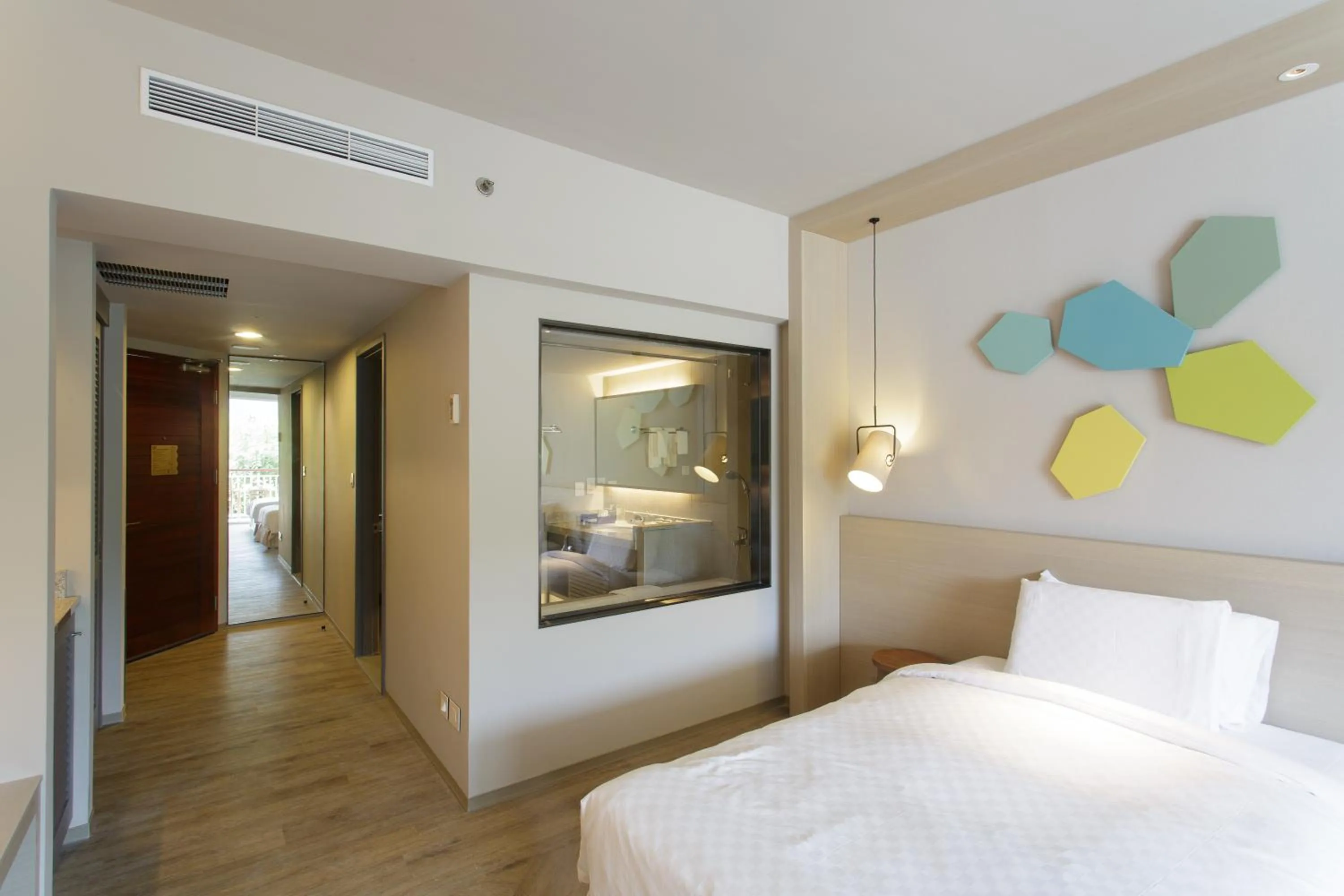 Photo of the whole room, Bed in Palau Royal Resort