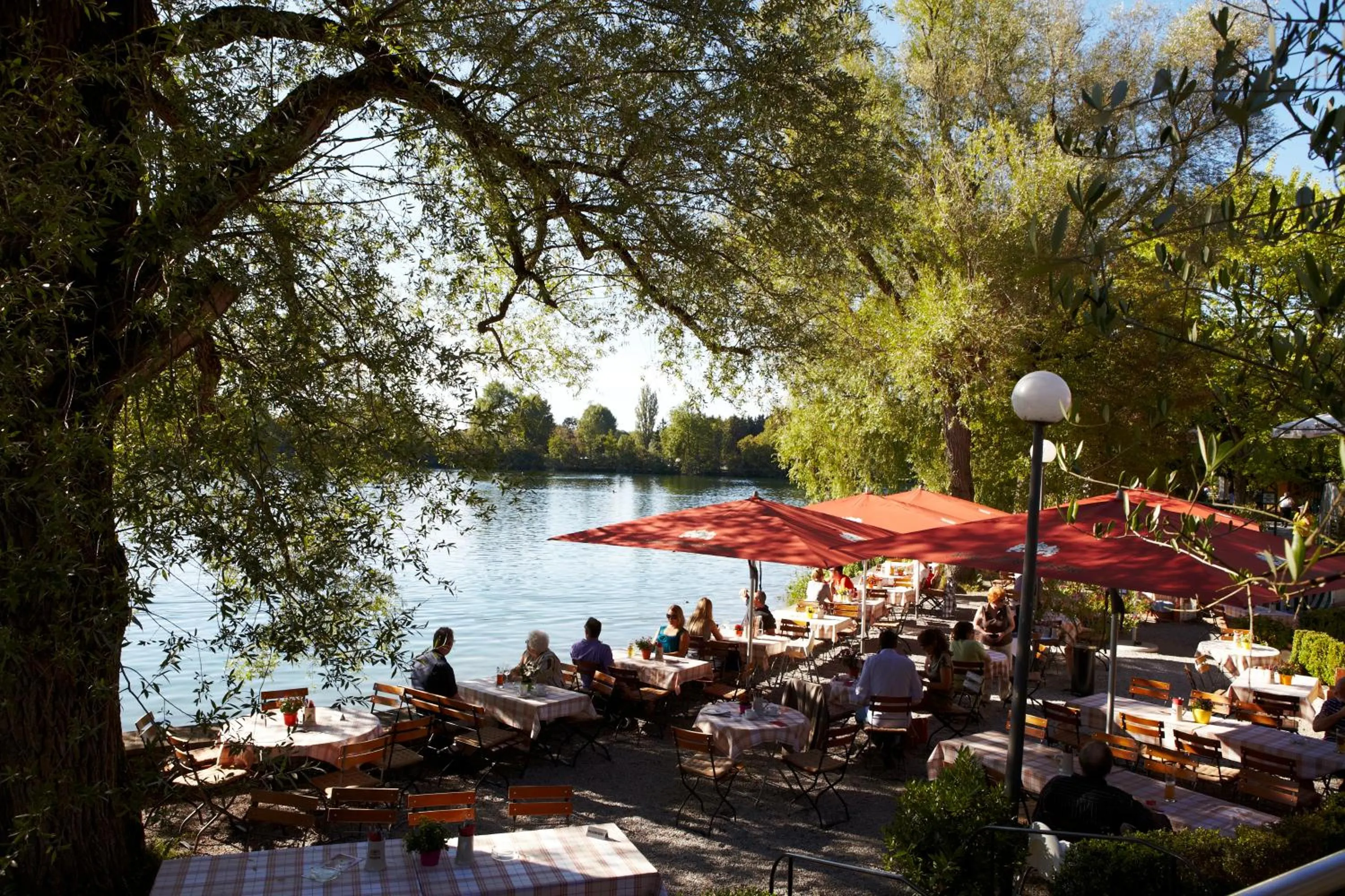 Restaurant/places to eat in Langwieder See