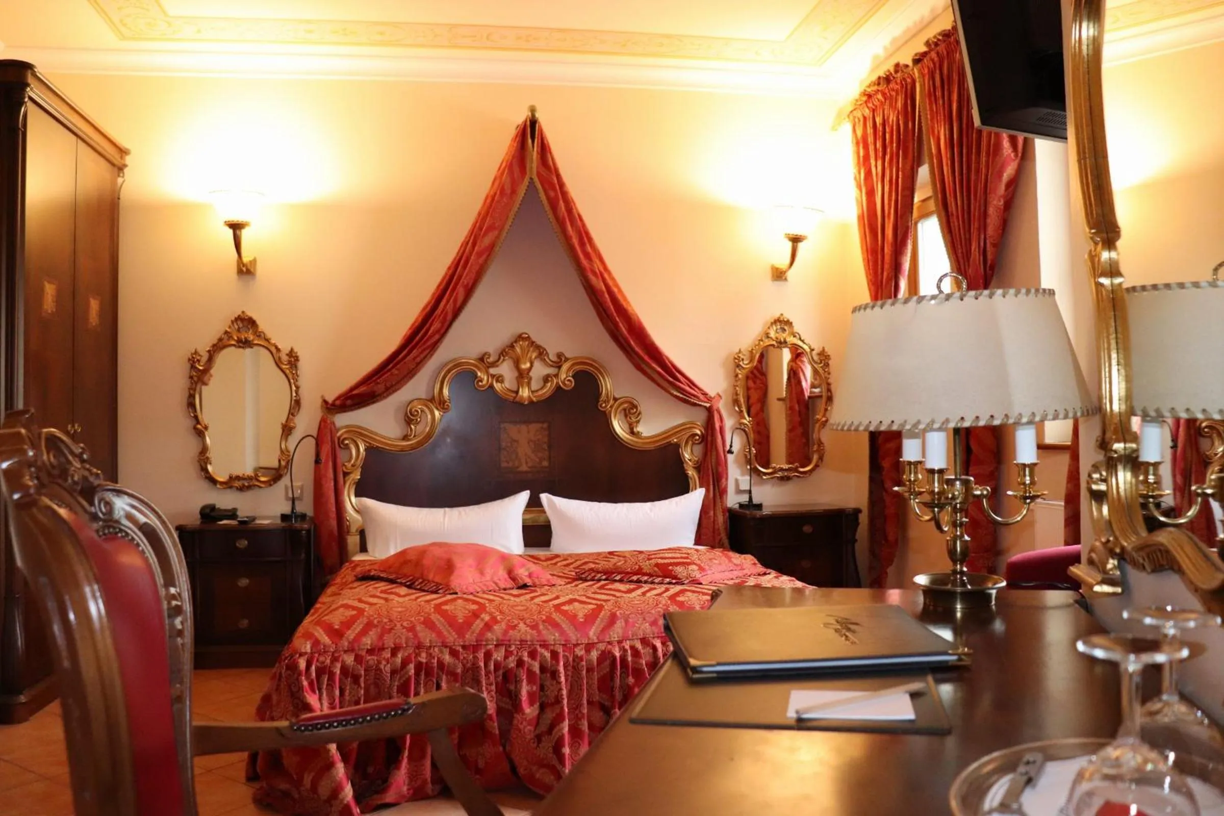 Photo of the whole room, Bed in Albergo City Hotel Berlin