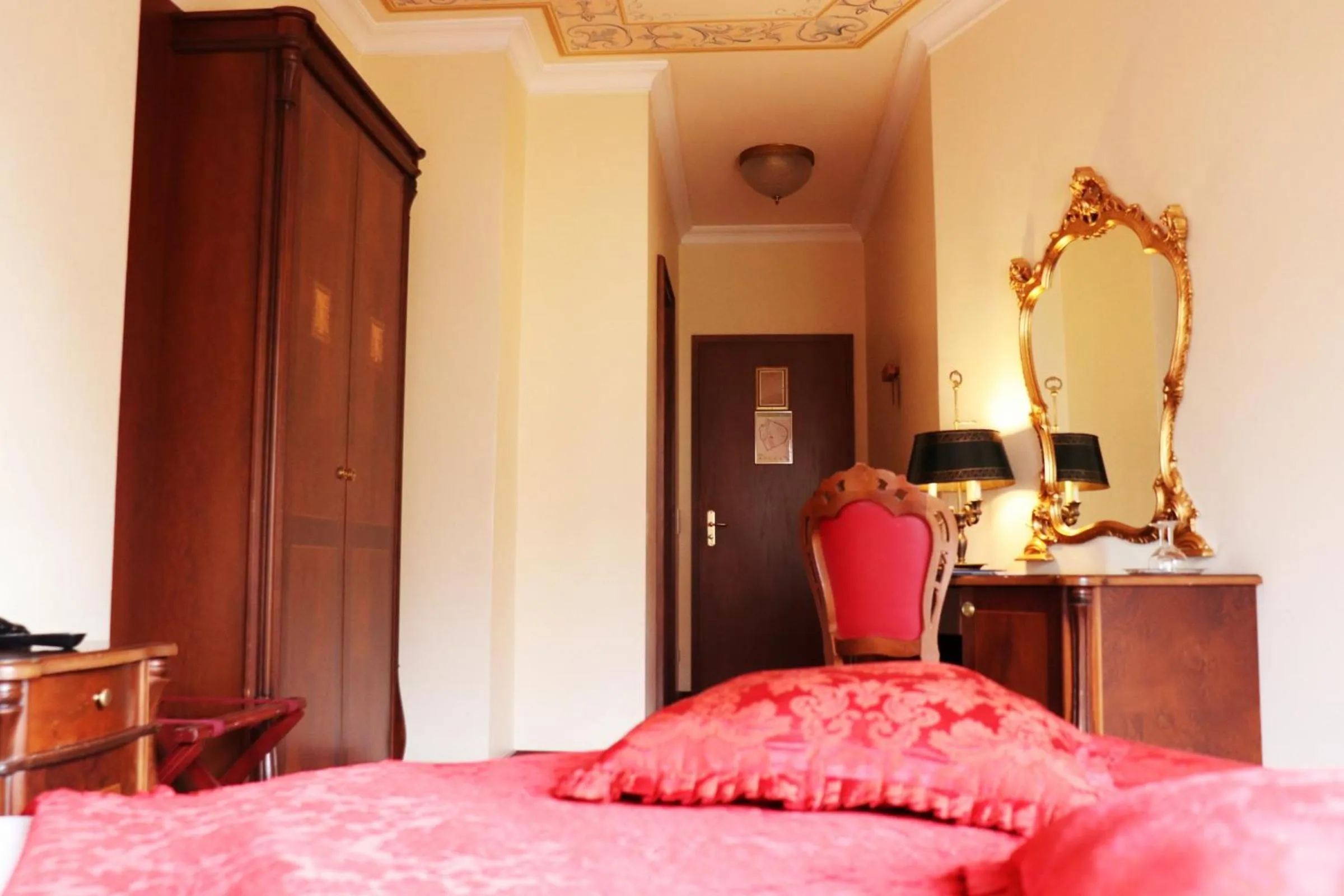 Photo of the whole room, Bed in Albergo City Hotel Berlin