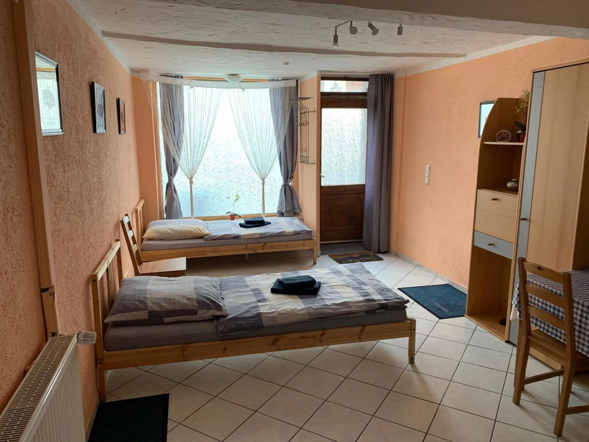 Bedroom, Bed in Belle Vue Apartrooms