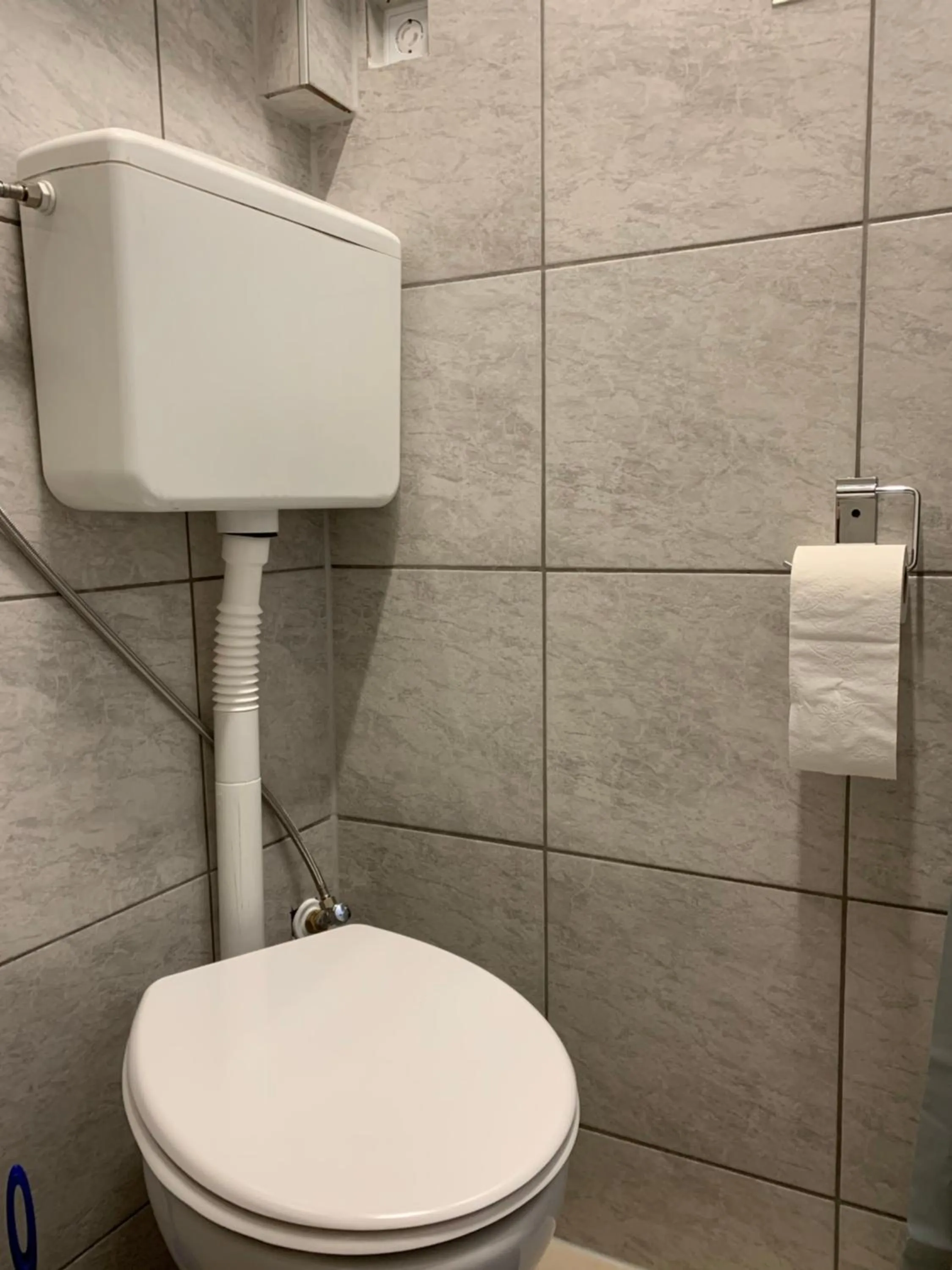 Bathroom in Belle Vue Apartrooms