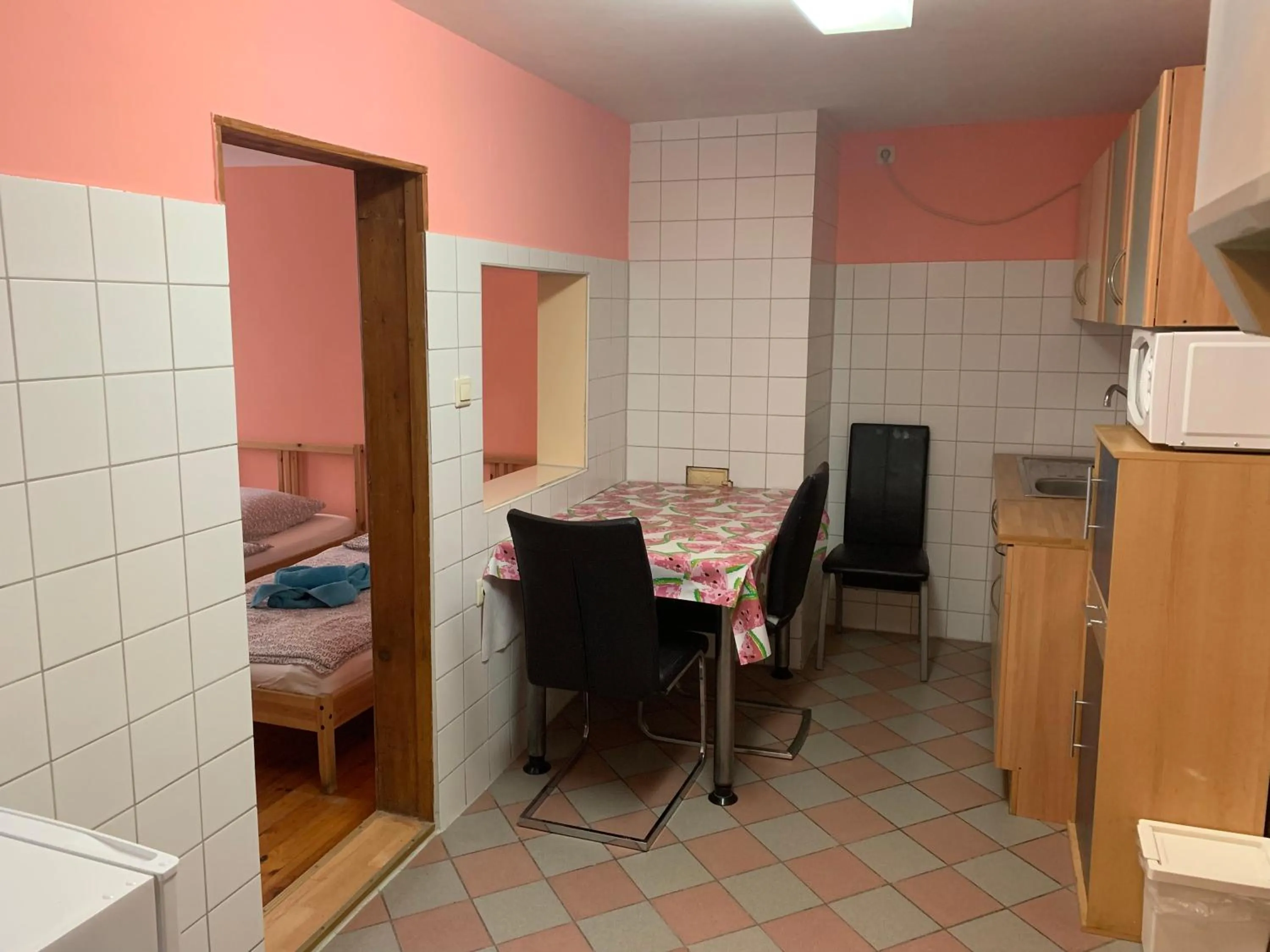 Kitchen or kitchenette, Bed in Belle Vue Apartrooms