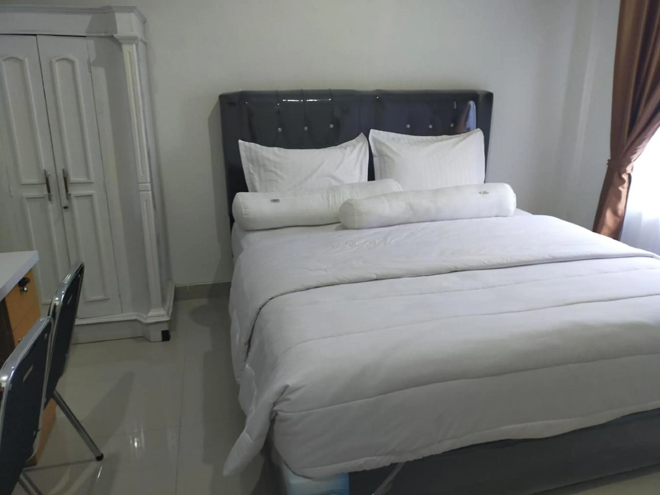 Bedroom, Bed in RedDoorz near Palembang Airport 2