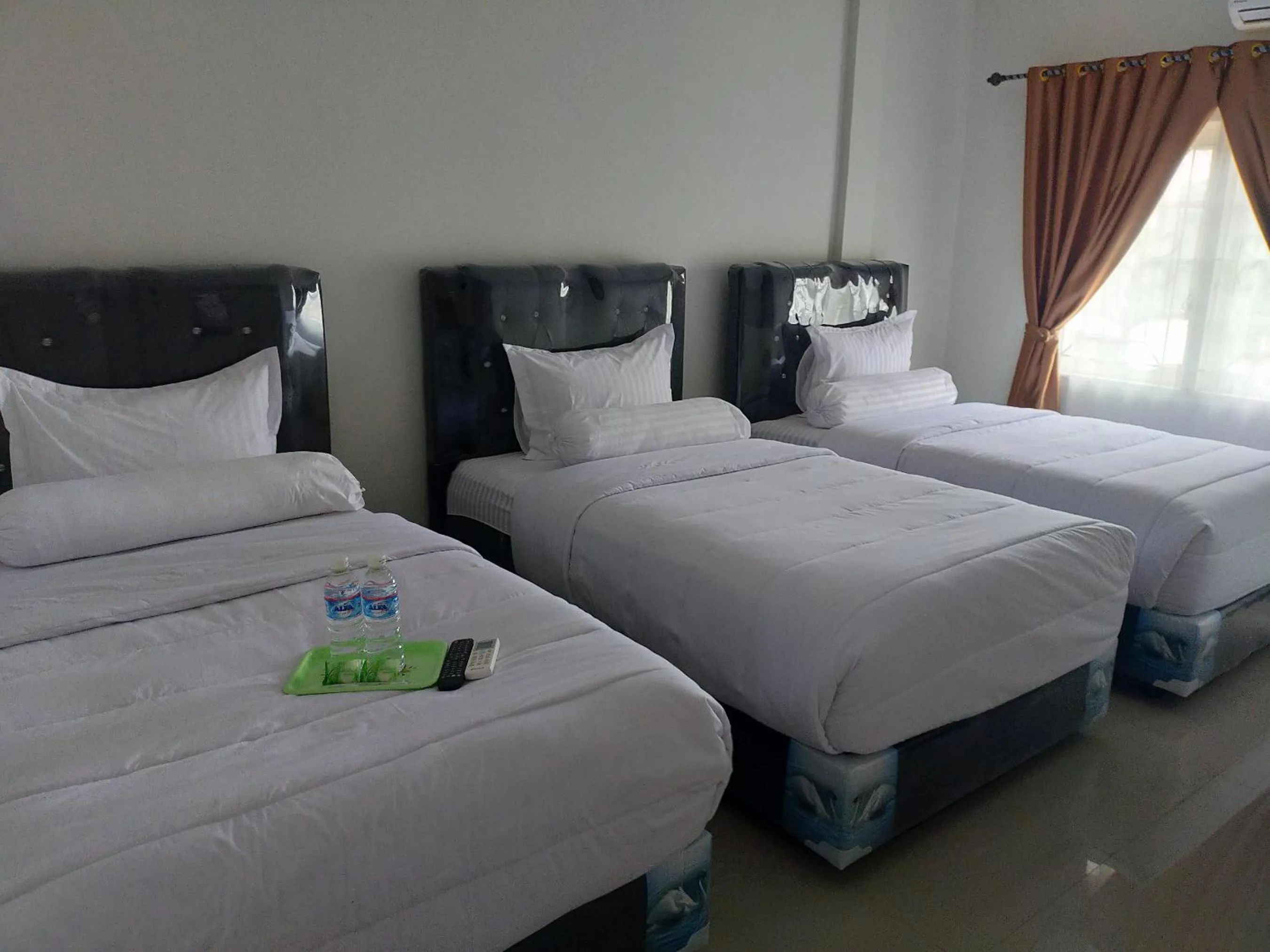 Bedroom, Bed in RedDoorz near Palembang Airport 2