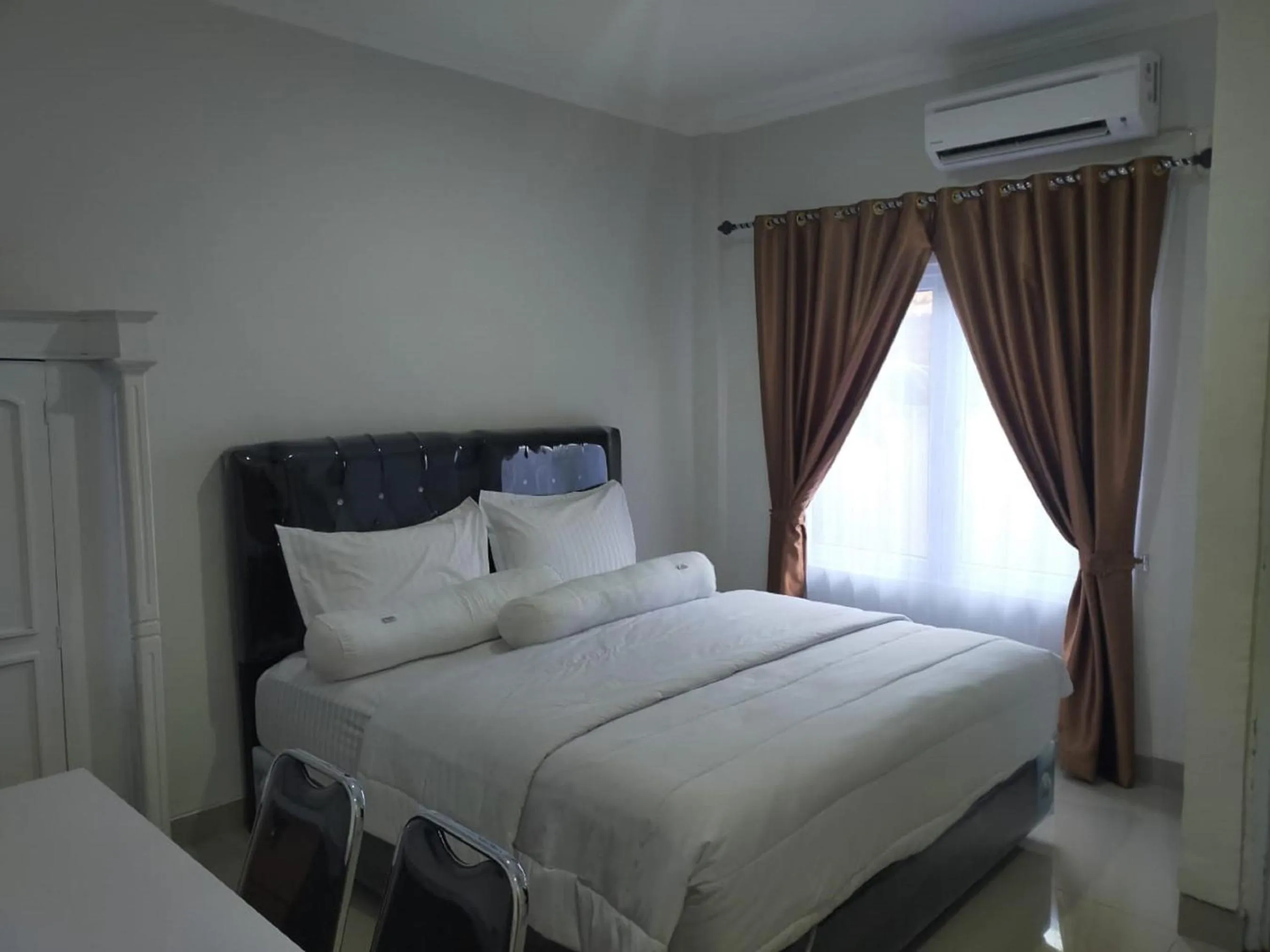 Bedroom, Bed in RedDoorz near Palembang Airport 2